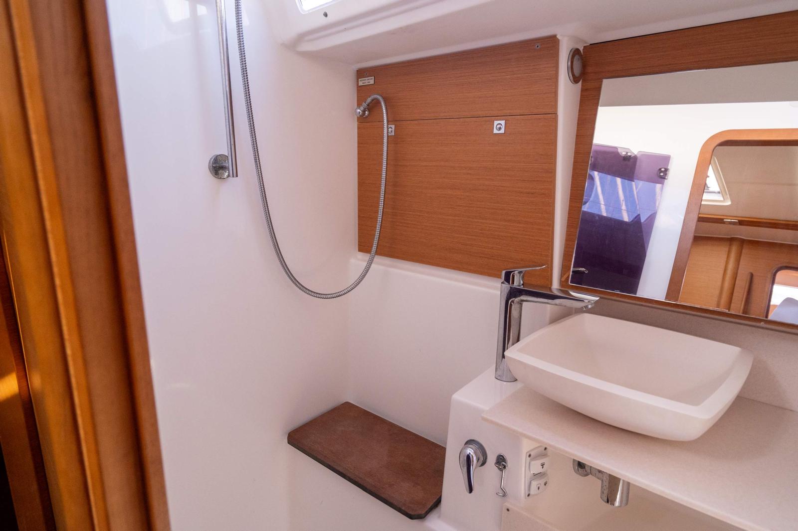 Dufour 430 — photo 13