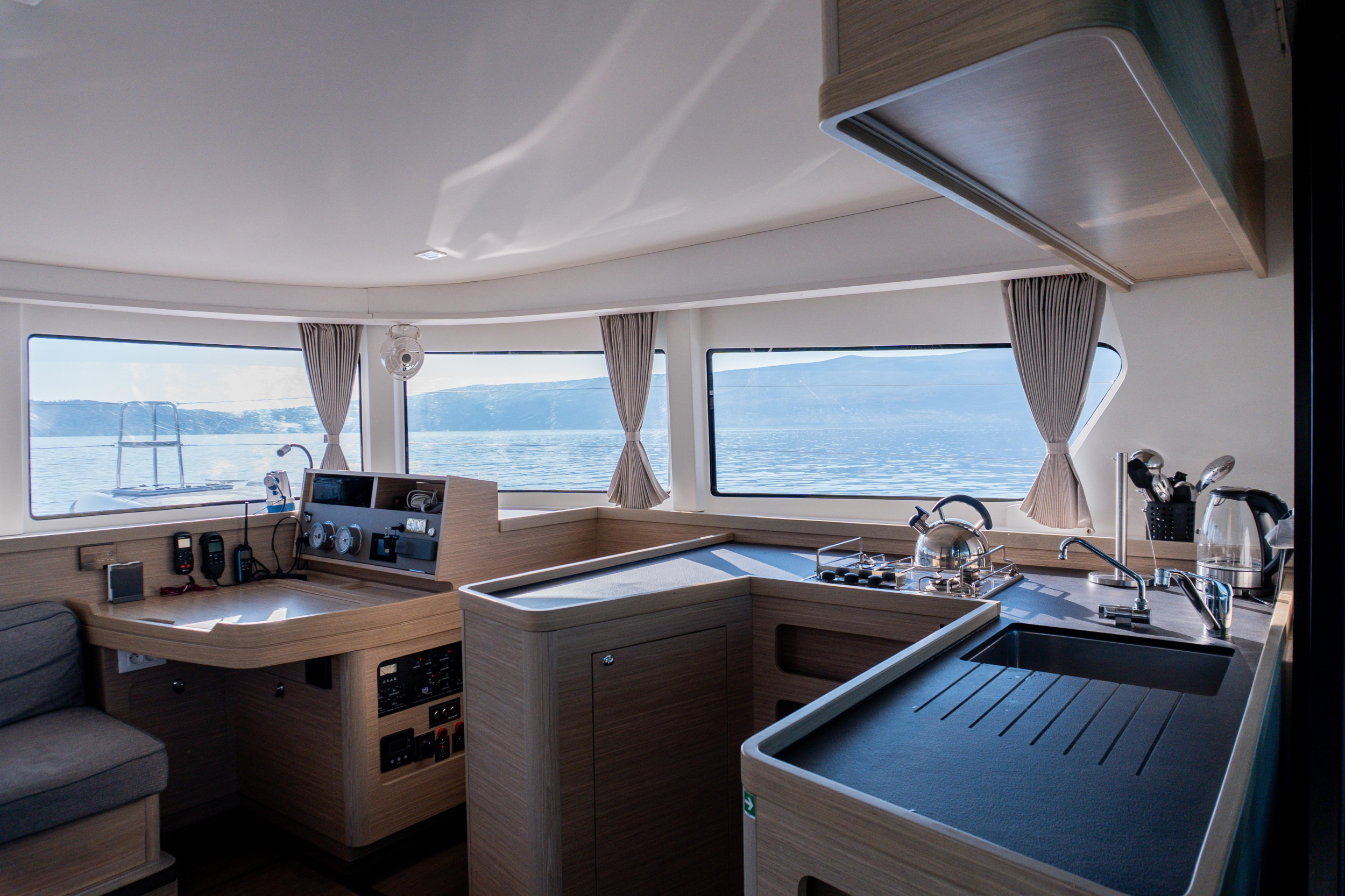 Lagoon 42 — photo 20