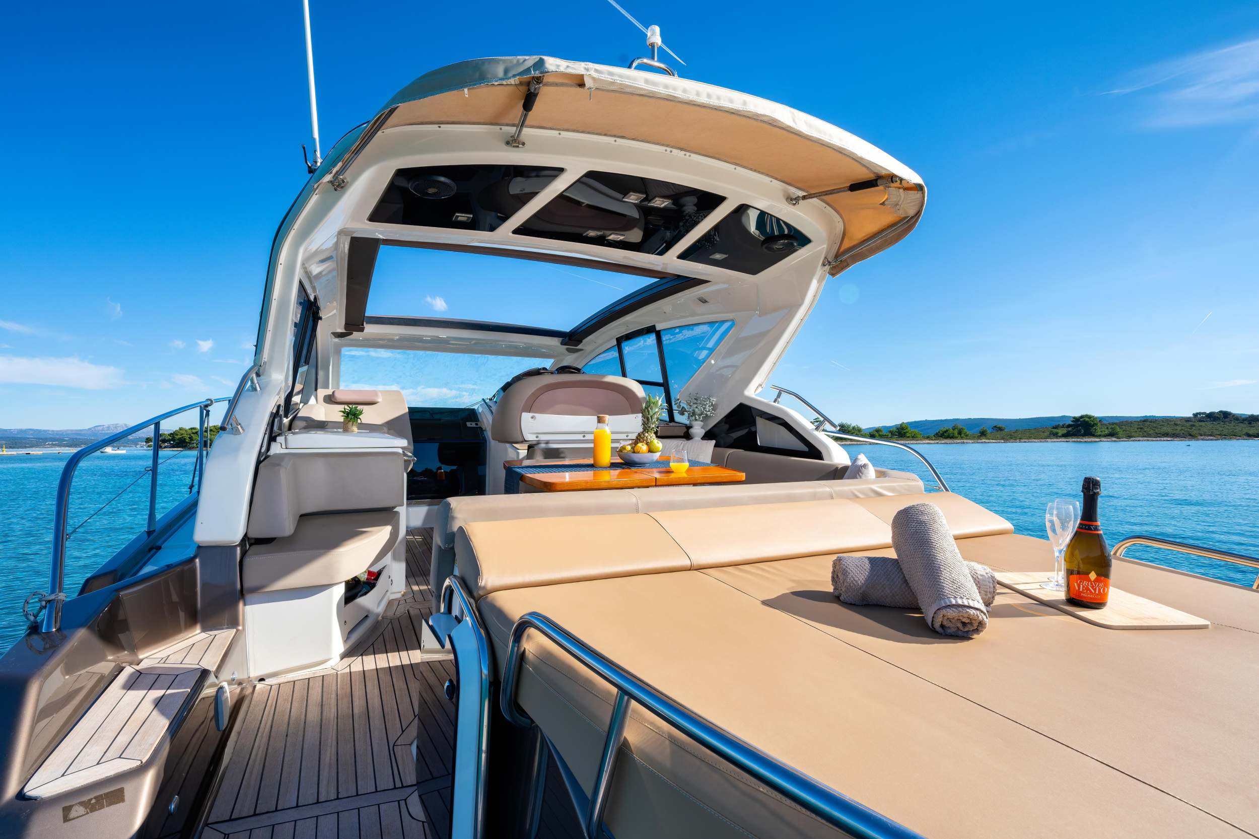 Cranchi M44 HT — photo 18