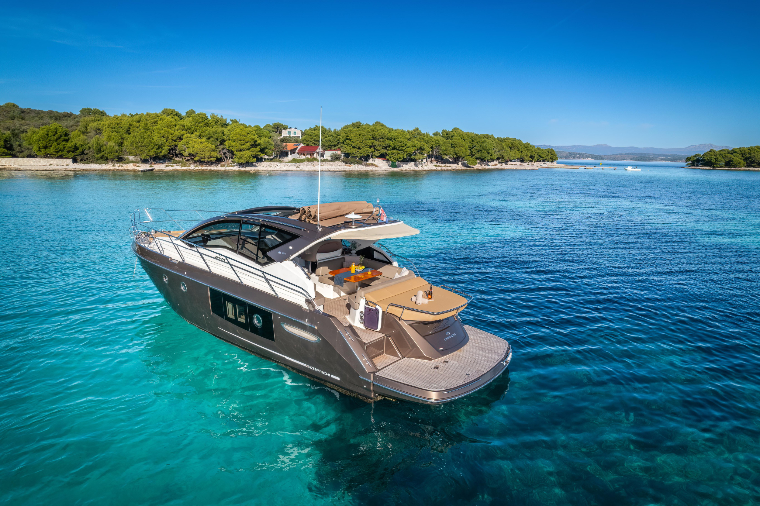 Cranchi M44 HT — photo 38