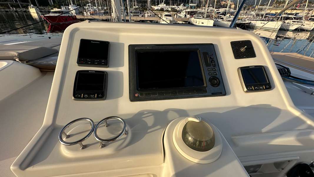 Lagoon 450 Fly — photo 17