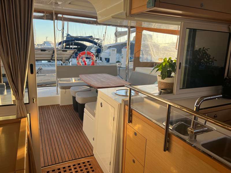 Lagoon 450 Fly — photo 27