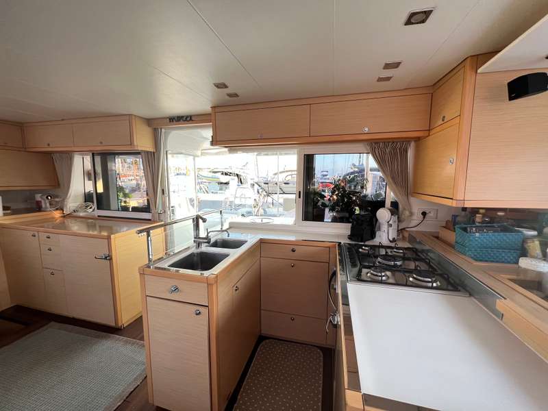 Lagoon 450 Fly — photo 24