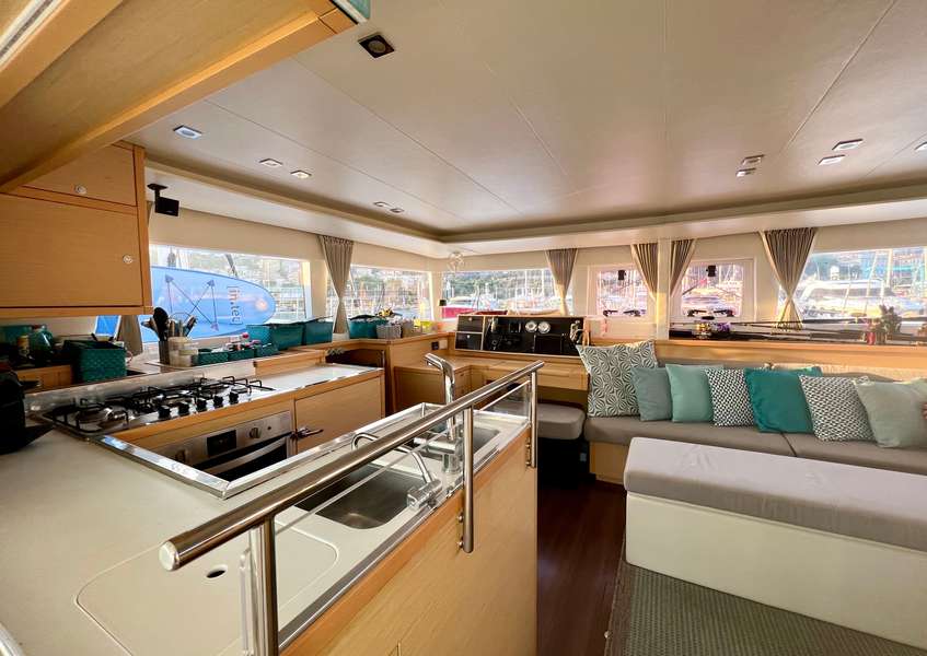 Lagoon 450 Fly — photo 14
