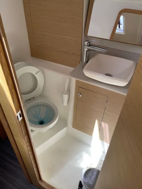 Dufour 390 Grand Large — photo 12