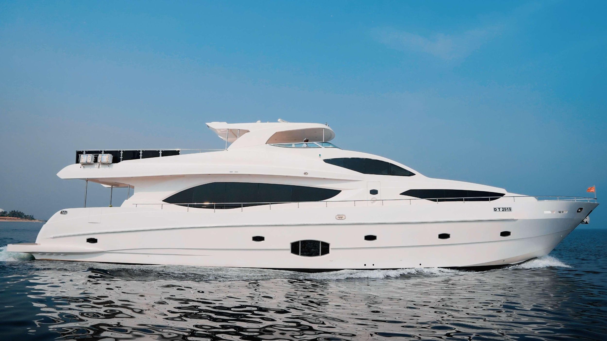 Luxury Motor Yacht X35 — photo 18