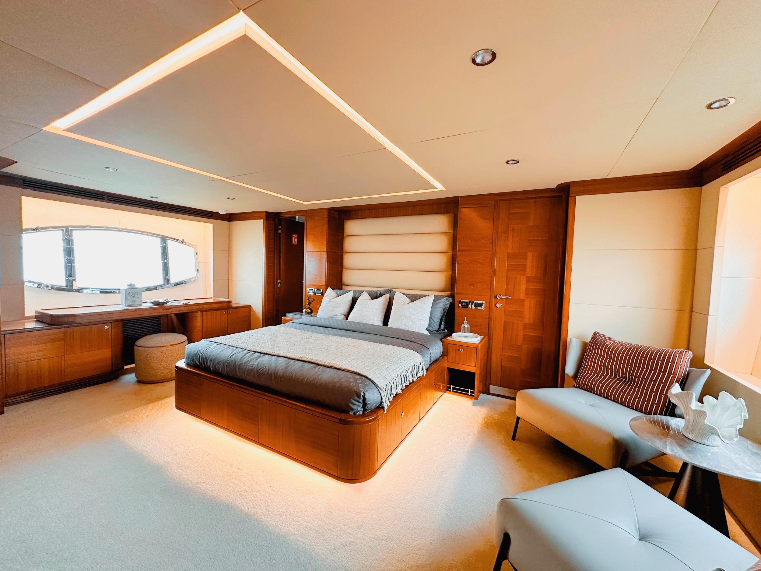 Luxury Motor Yacht X35 — photo 15
