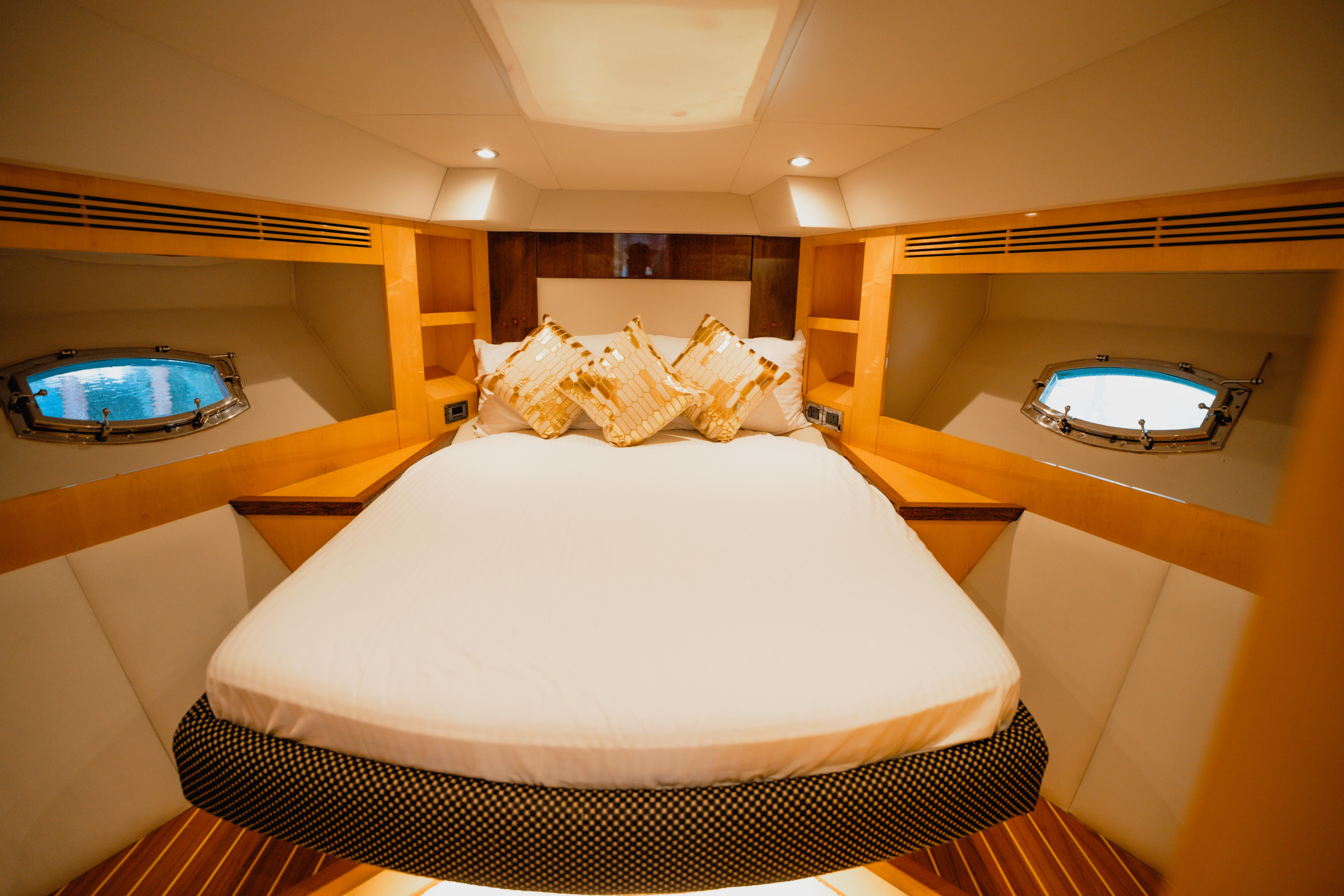 Luxury Motor Yacht X3 — photo 2