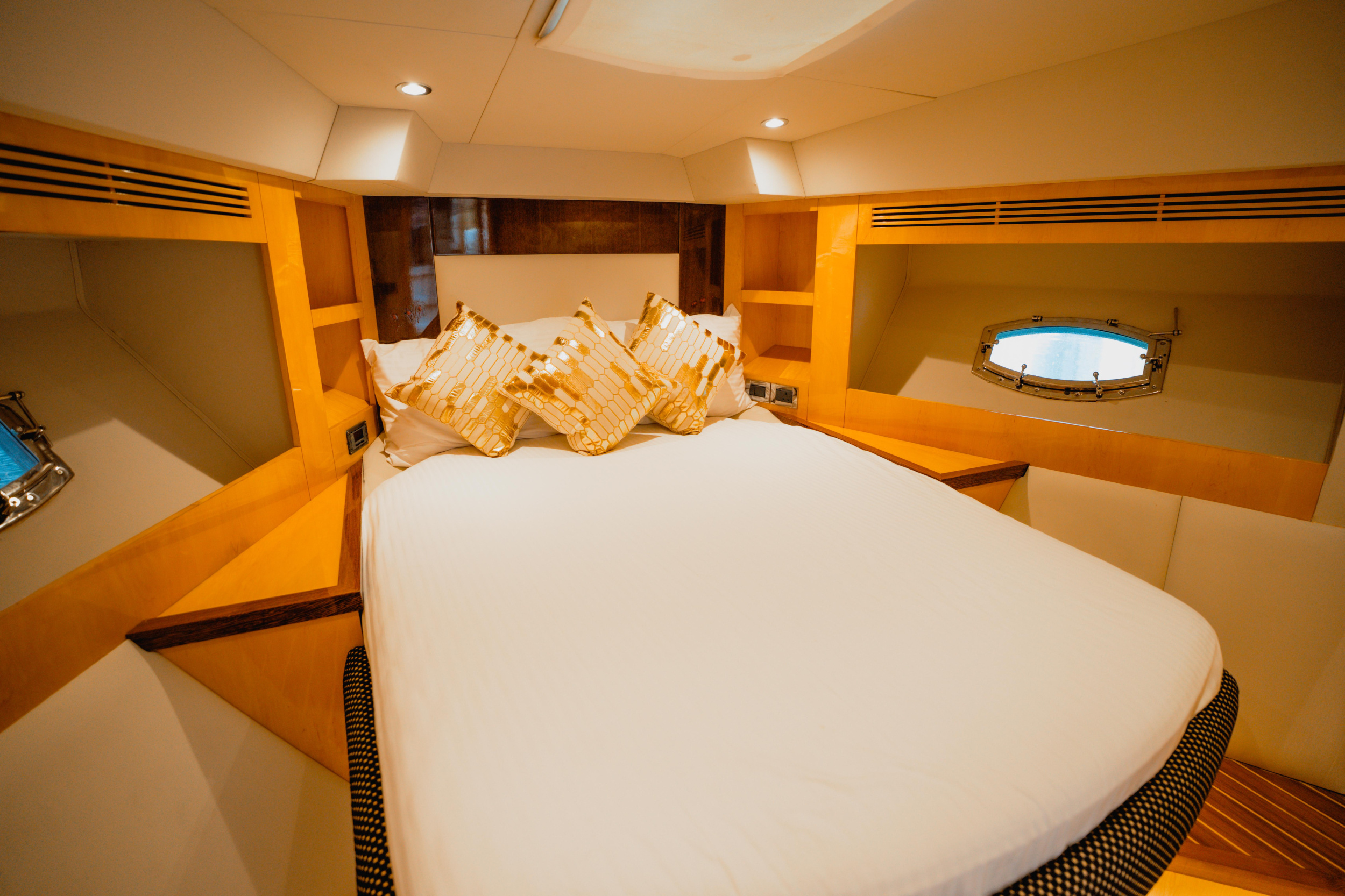 Luxury Motor Yacht X3 — photo 18