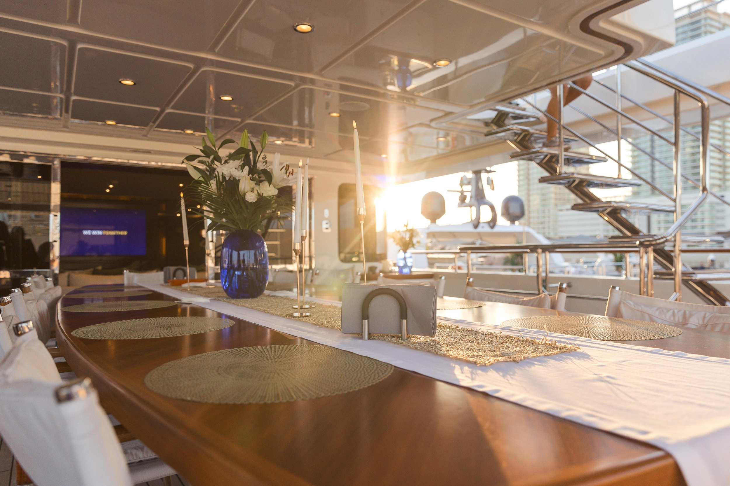 Luxury Motor Yacht B — photo 8