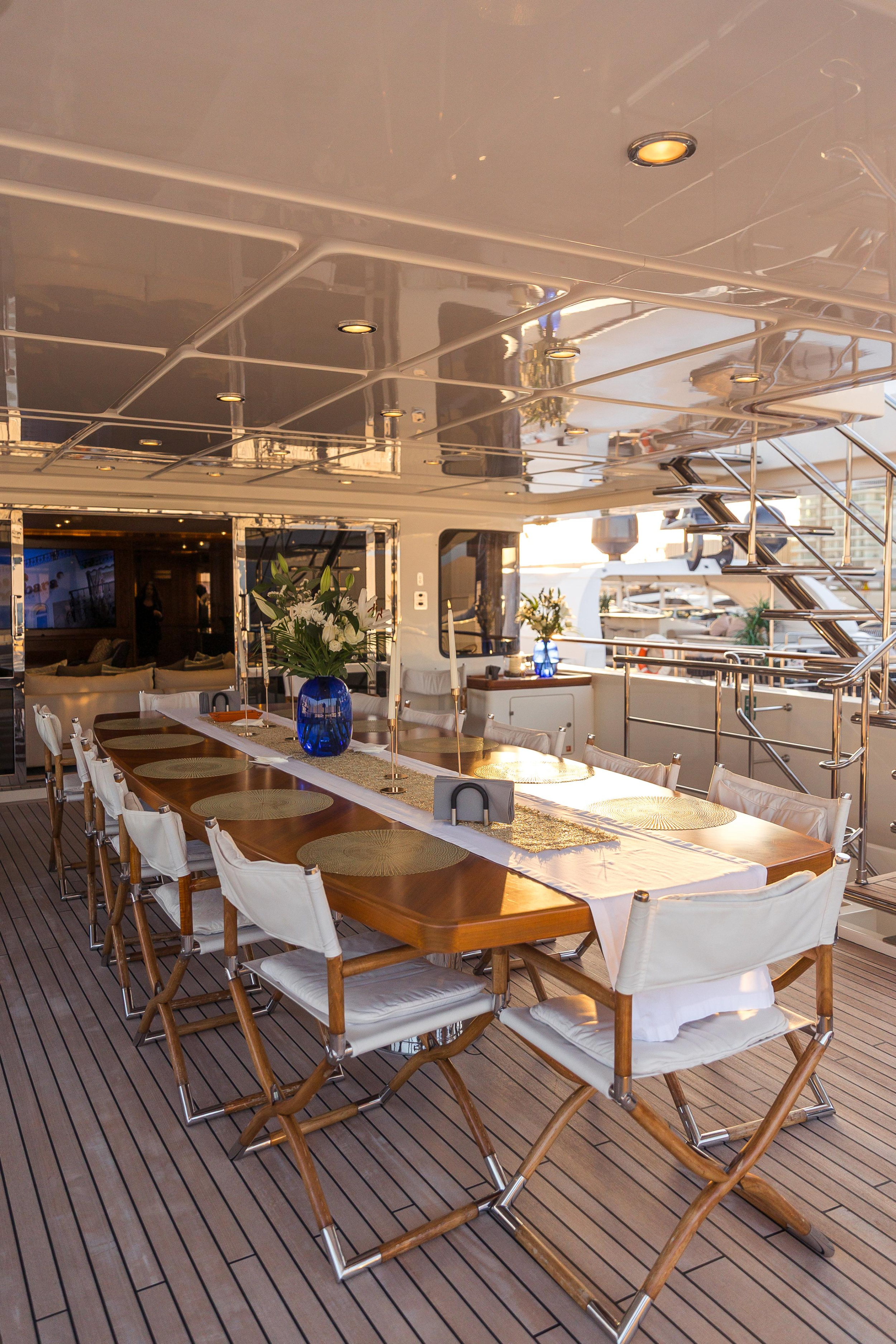 Luxury Motor Yacht B — photo 5