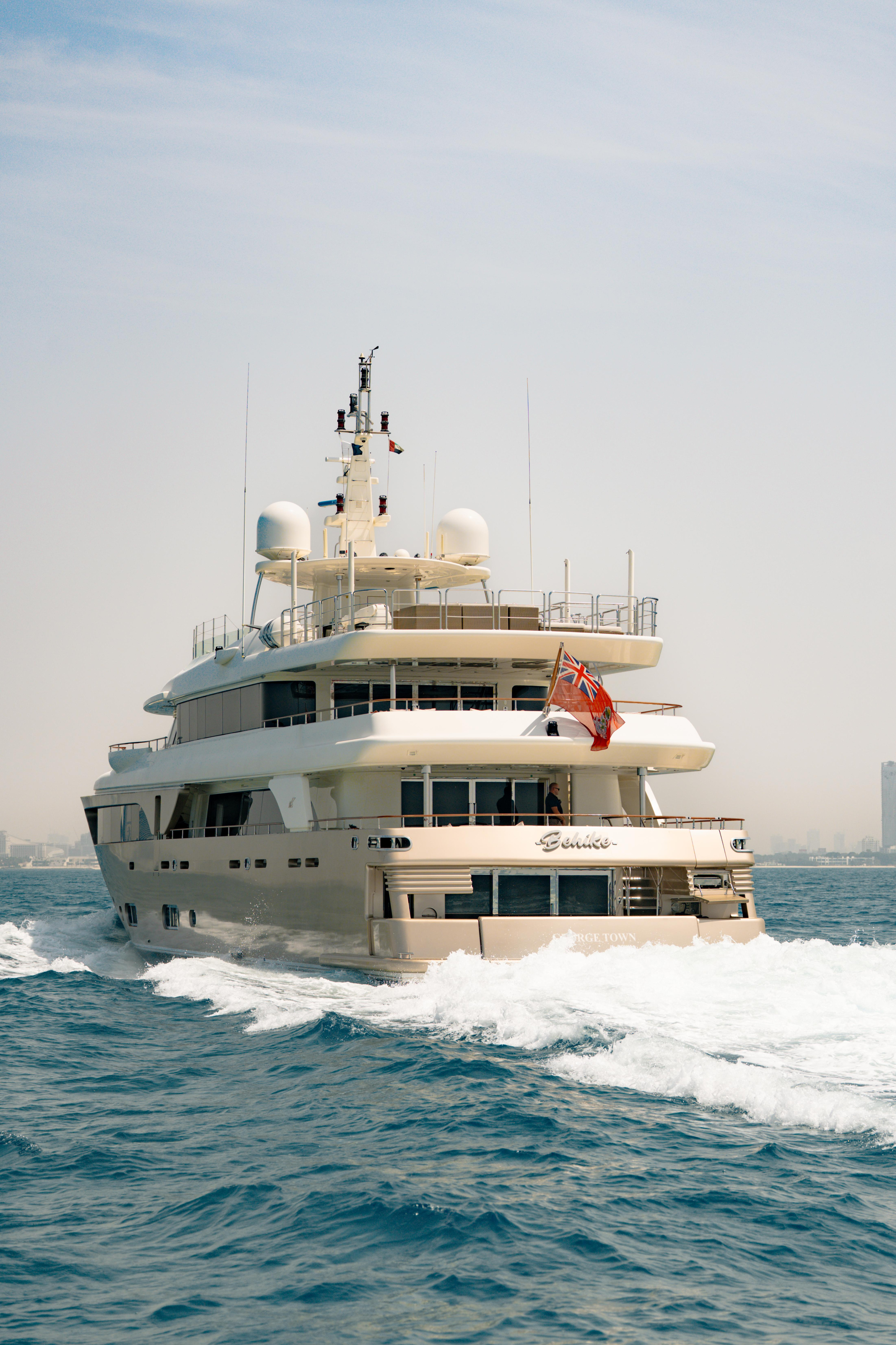 Luxury Motor Yacht B — photo 22