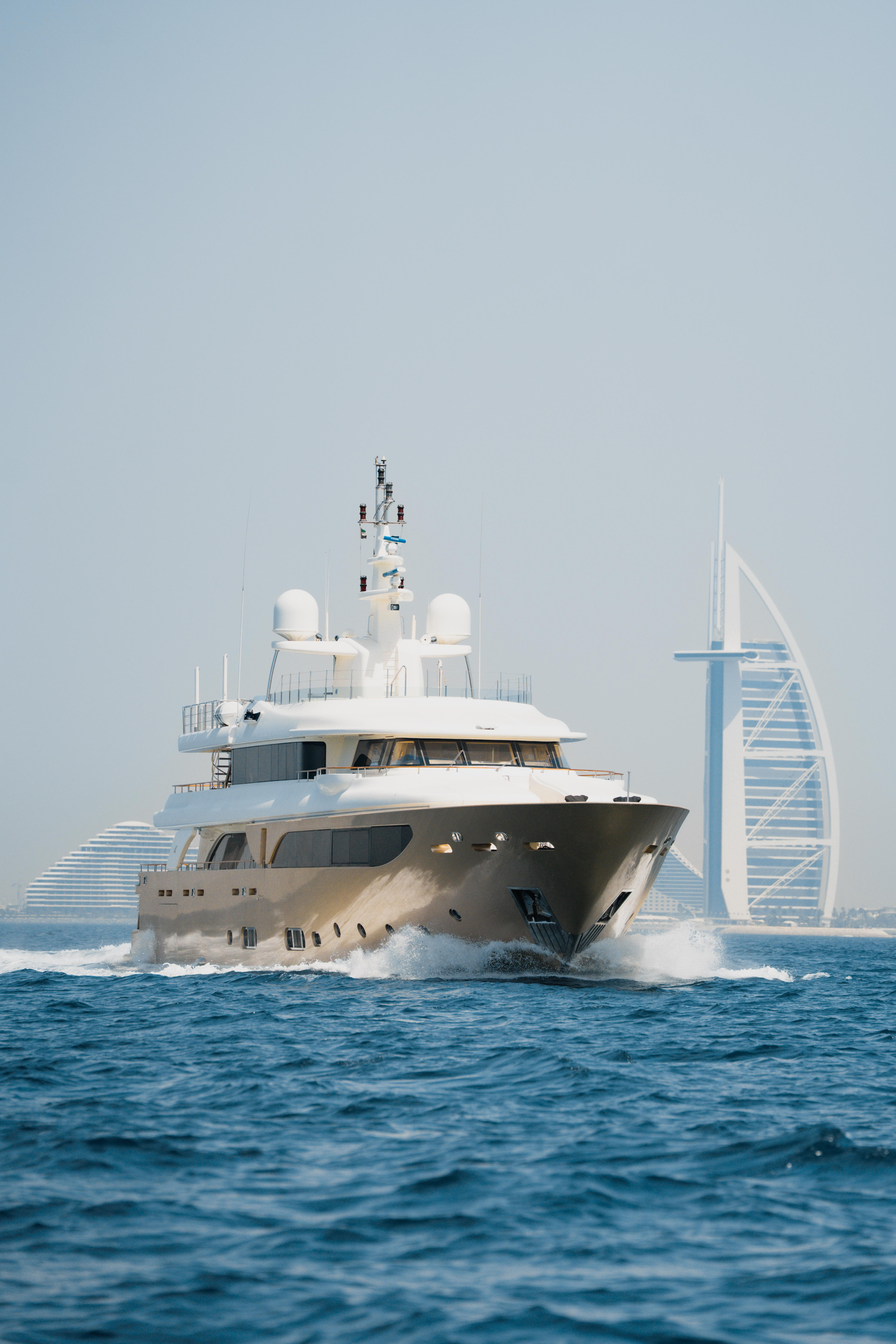 Luxury Motor Yacht B — photo 28