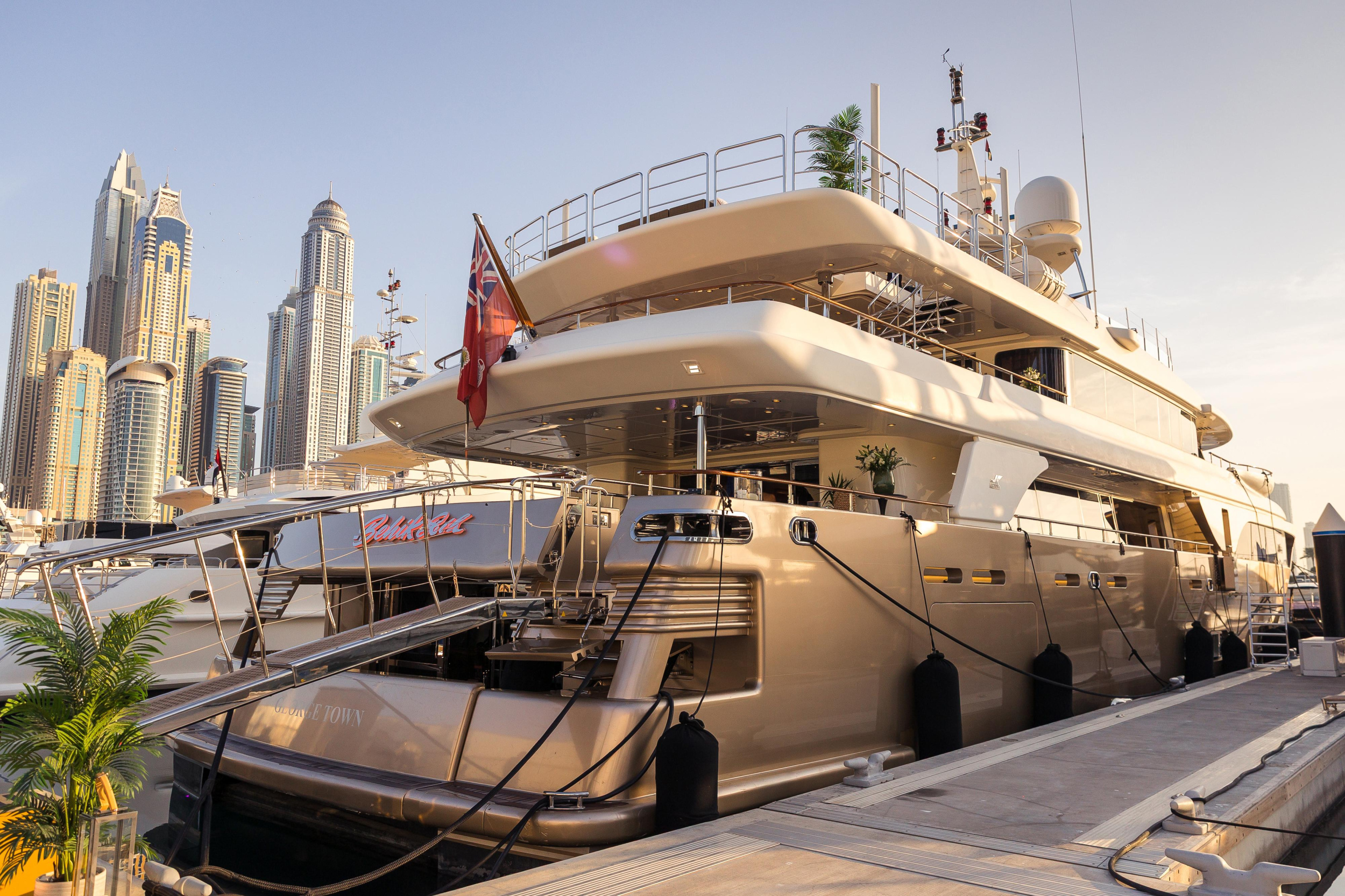 Luxury Motor Yacht B — photo 15