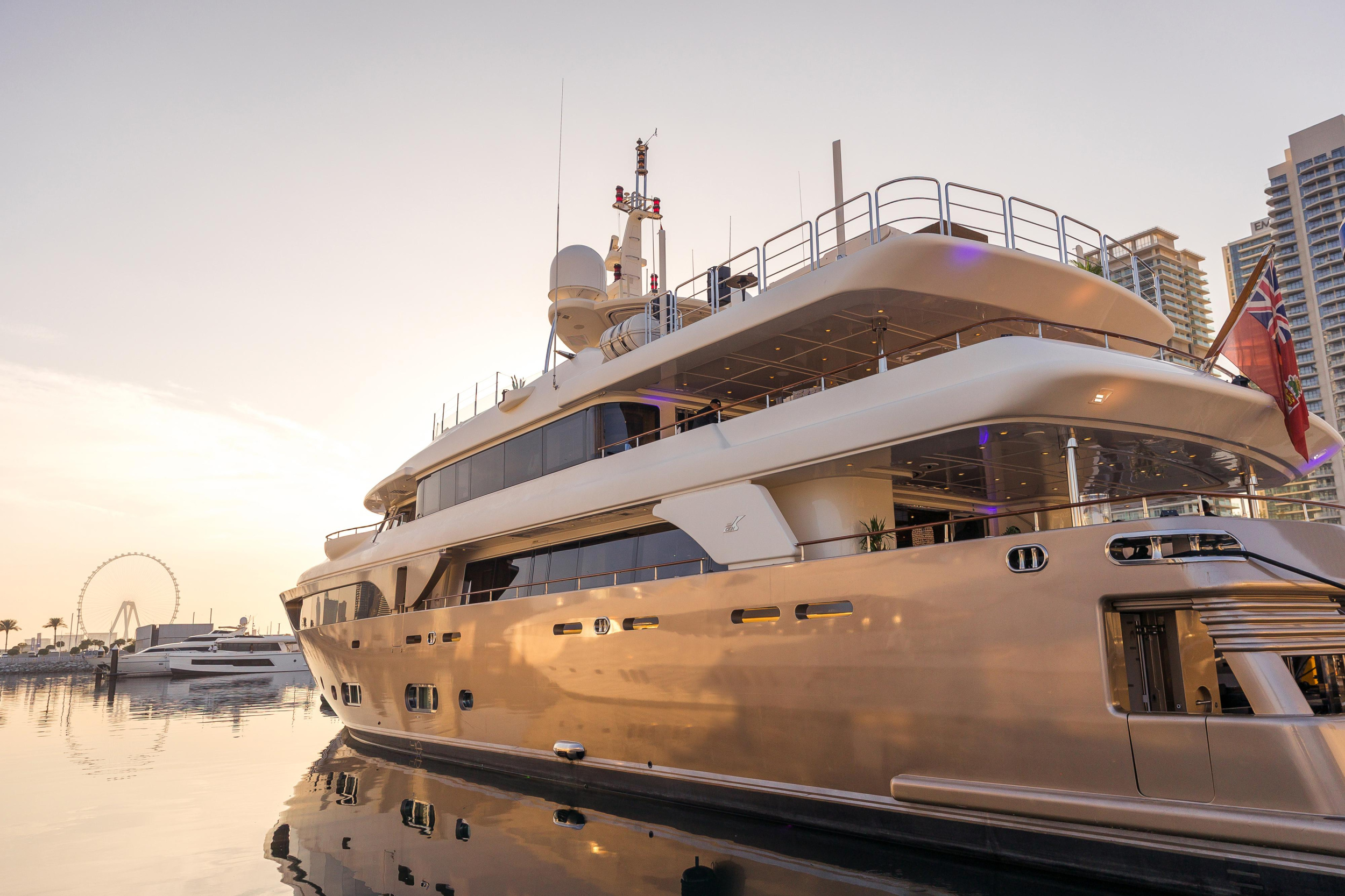 Luxury Motor Yacht B — photo 14