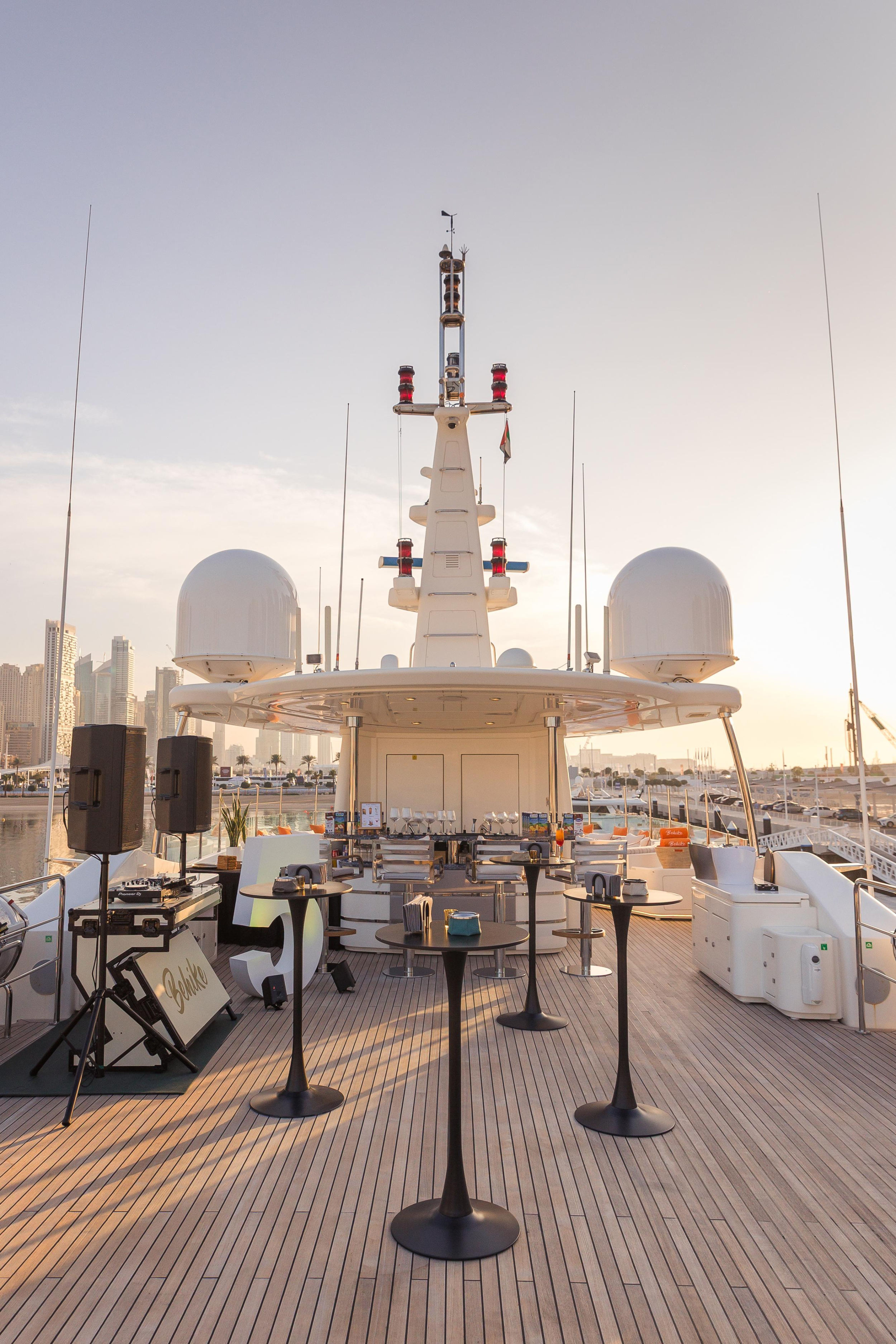 Luxury Motor Yacht B — photo 23
