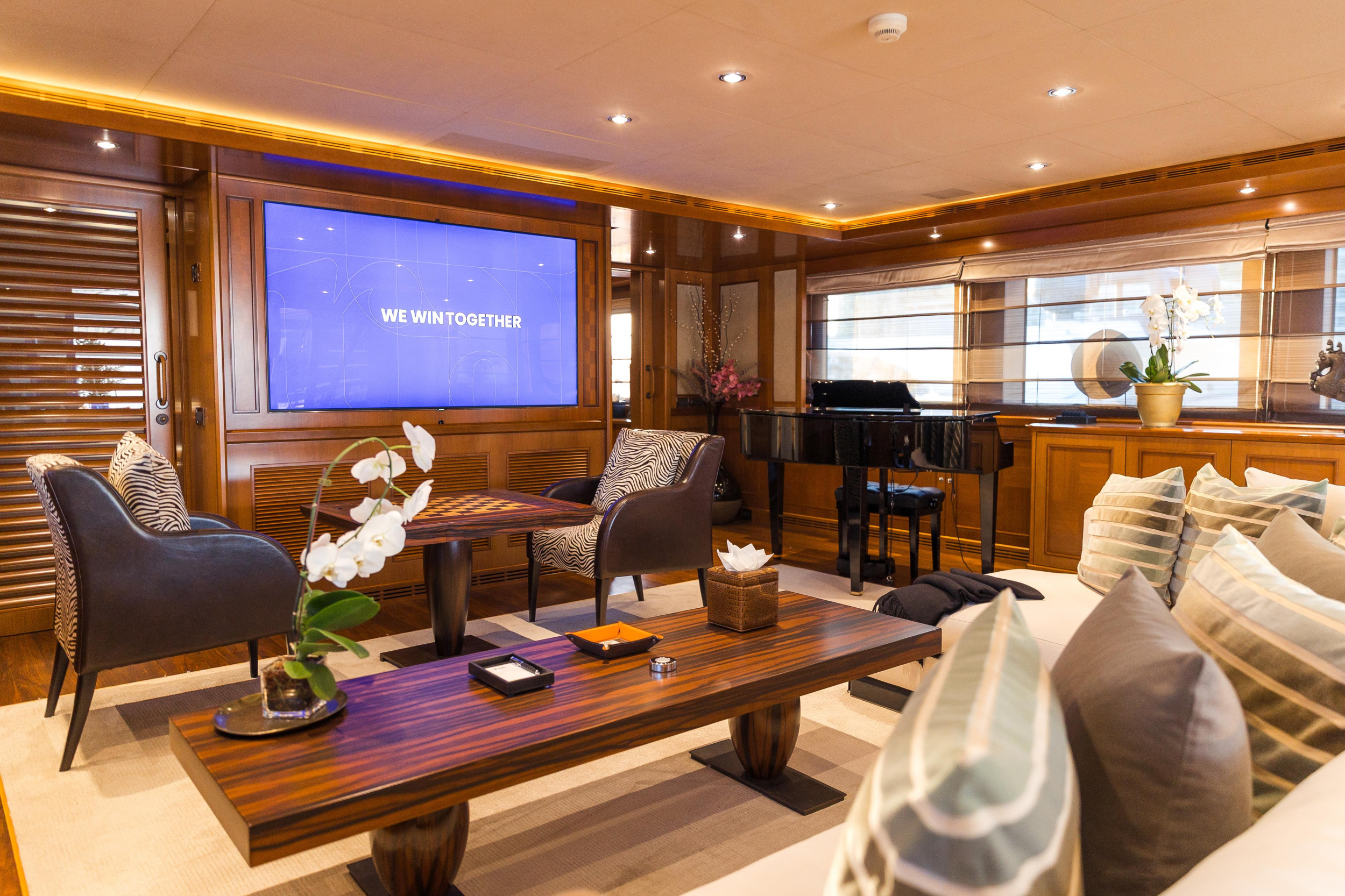 Luxury Motor Yacht B — photo 12