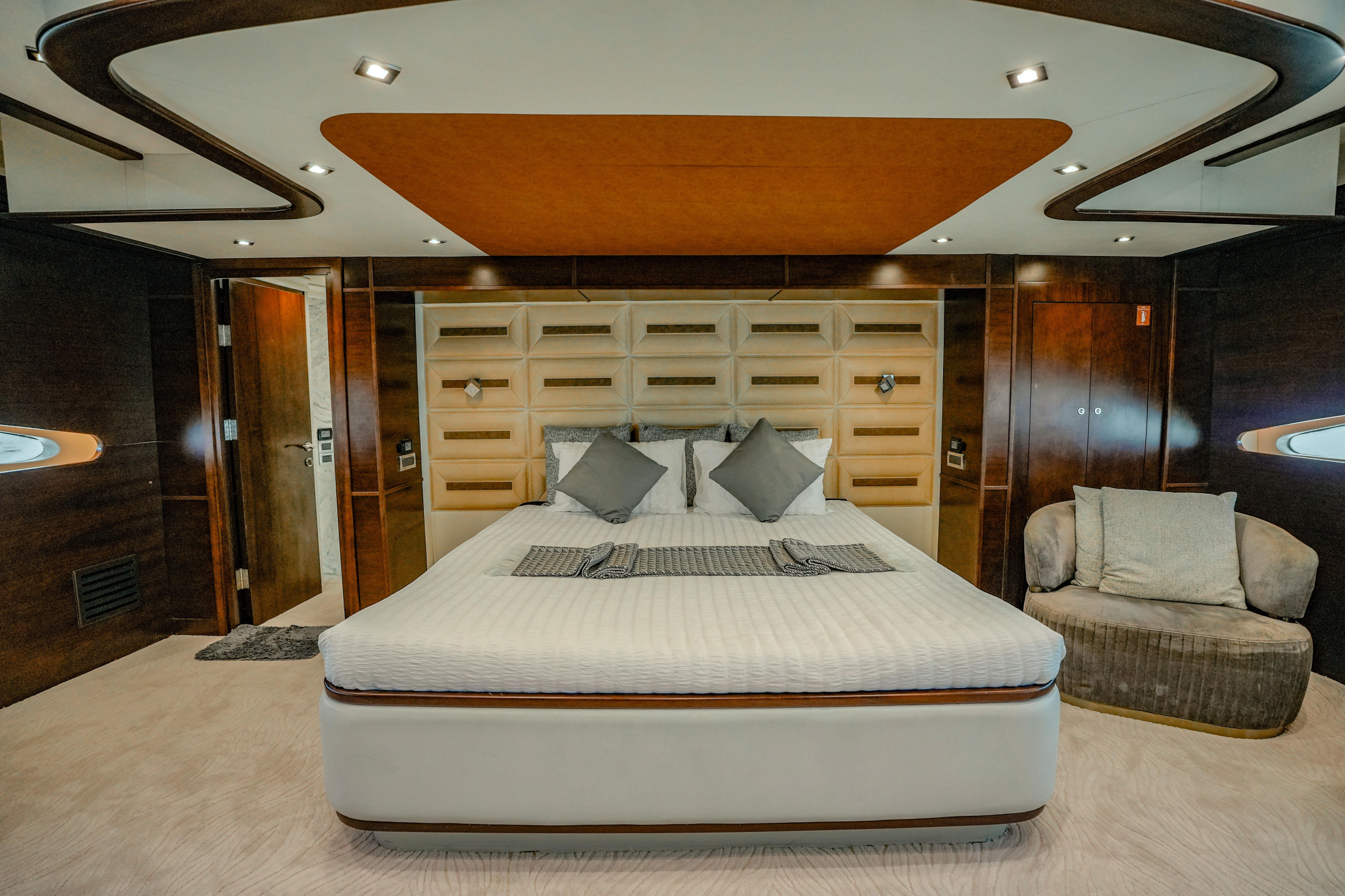 Luxury Motor Yacht S — photo 13