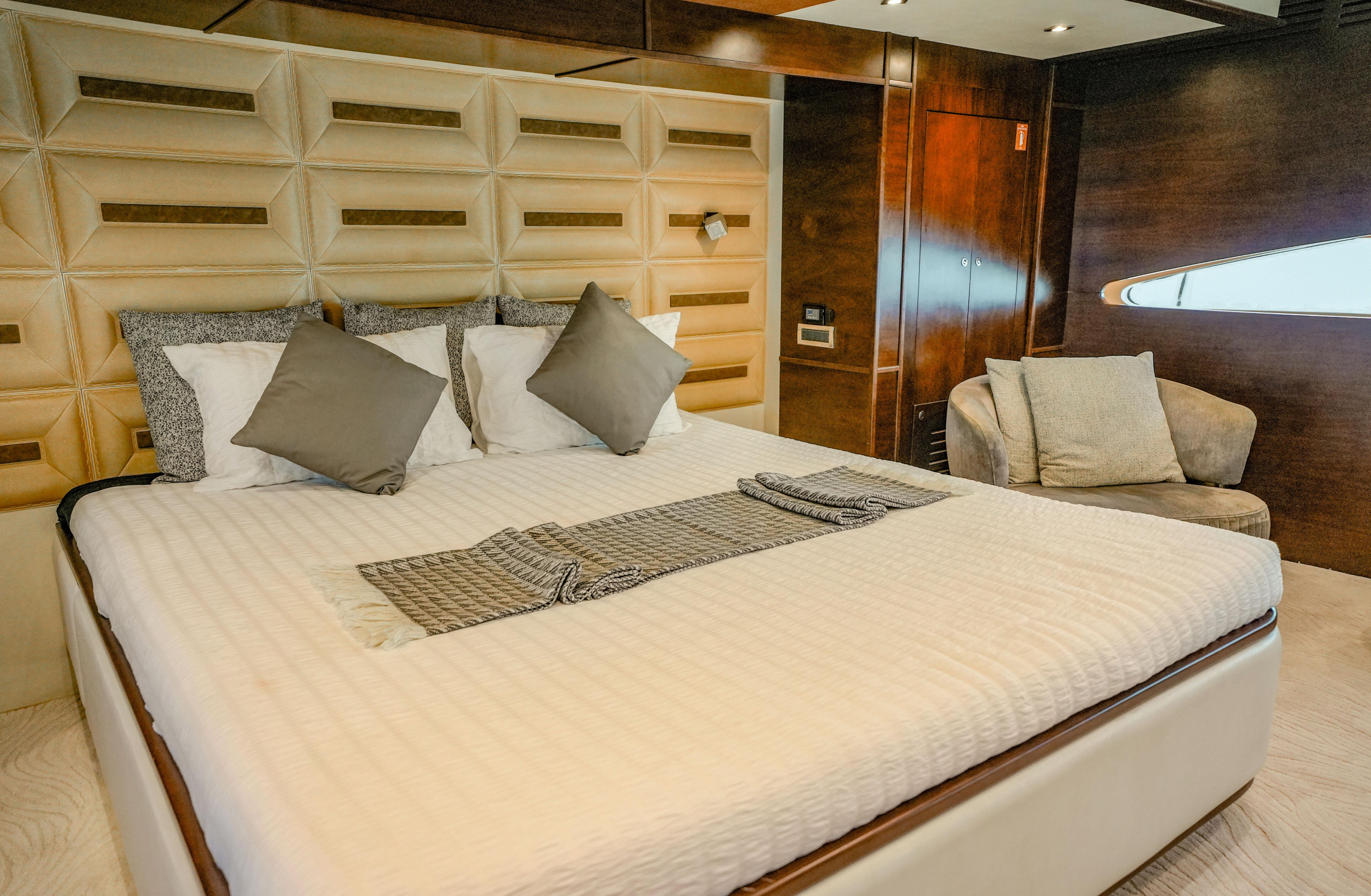 Luxury Motor Yacht S — photo 34