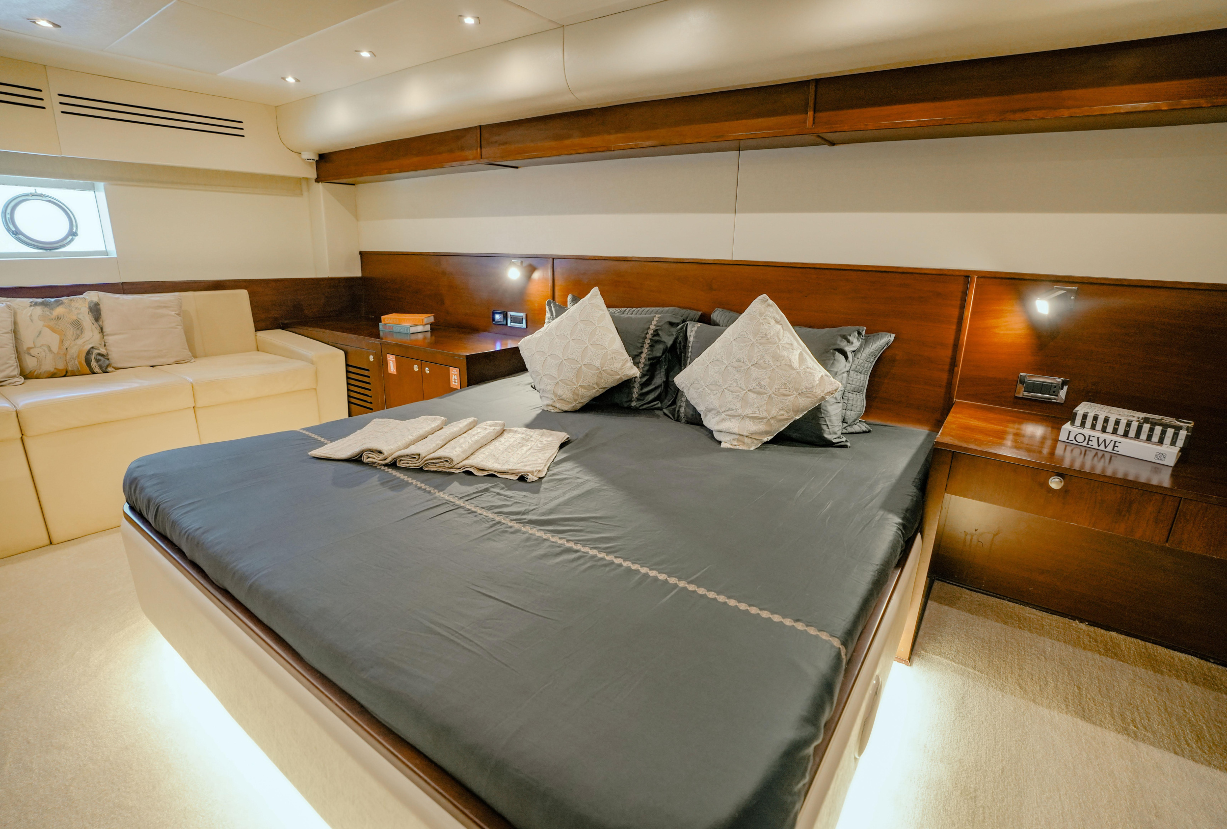 Luxury Motor Yacht S — photo 23