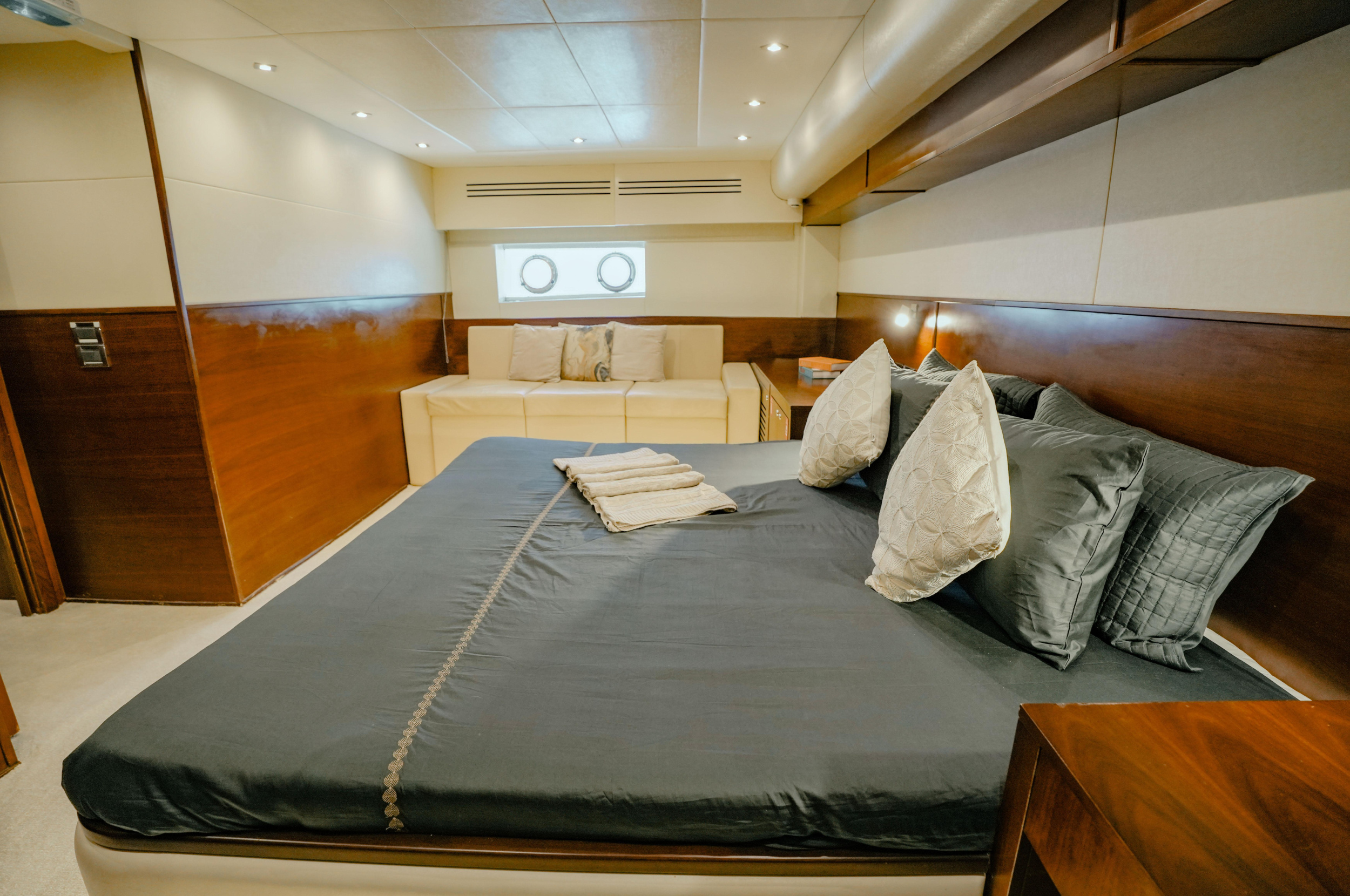 Luxury Motor Yacht S — photo 9