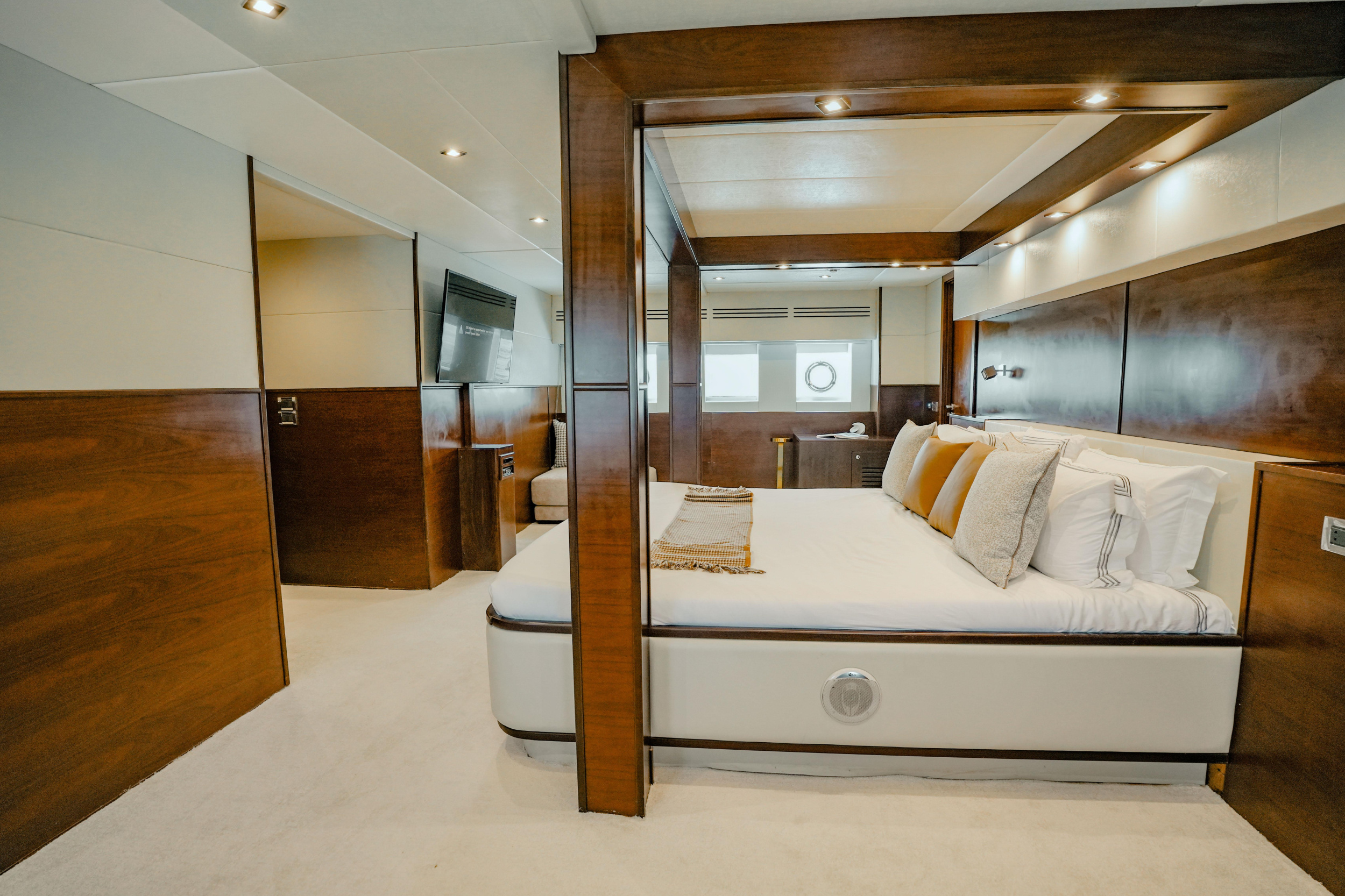 Luxury Motor Yacht S — photo 15