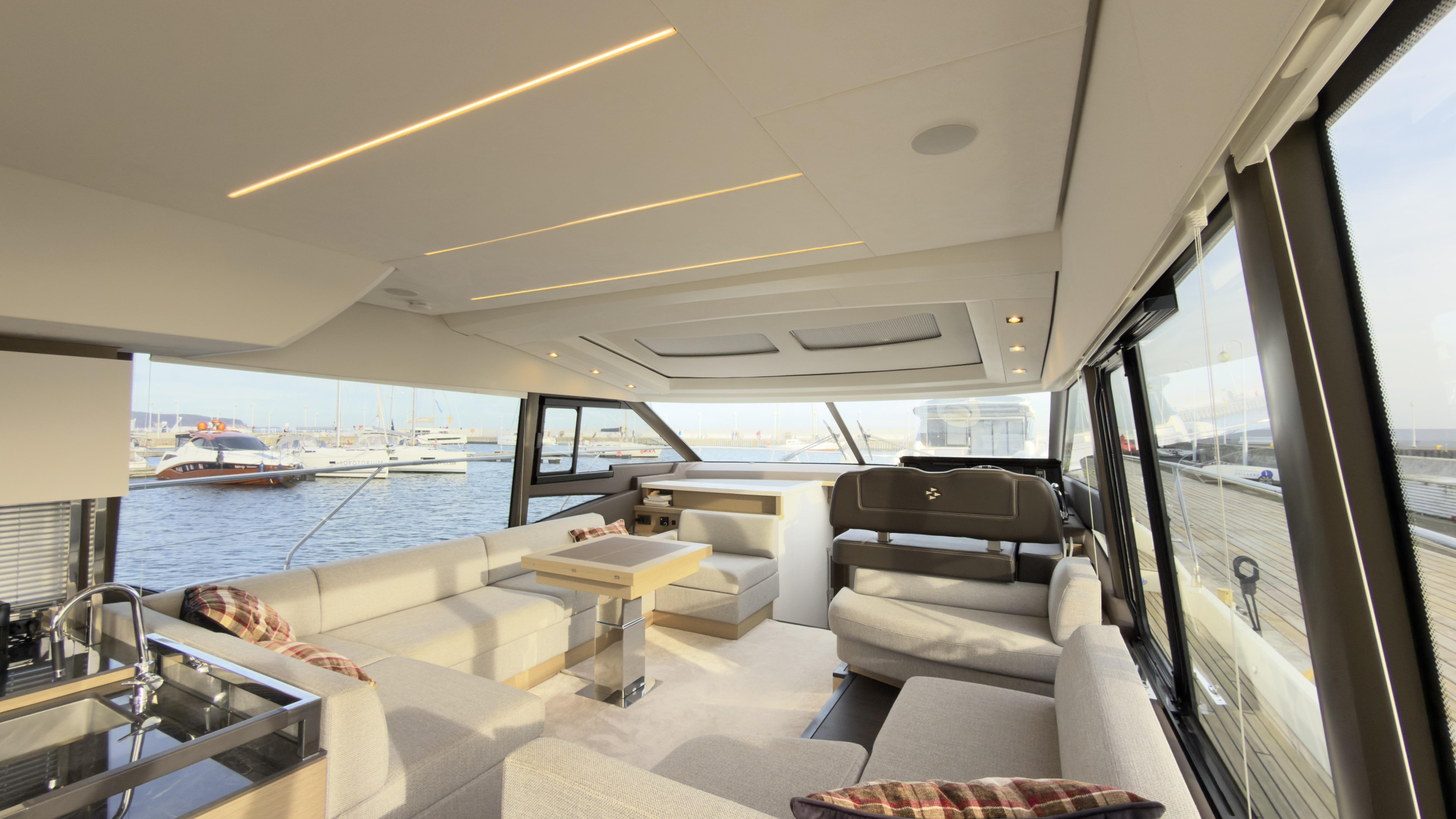 Prestige 590 Fly — photo 9