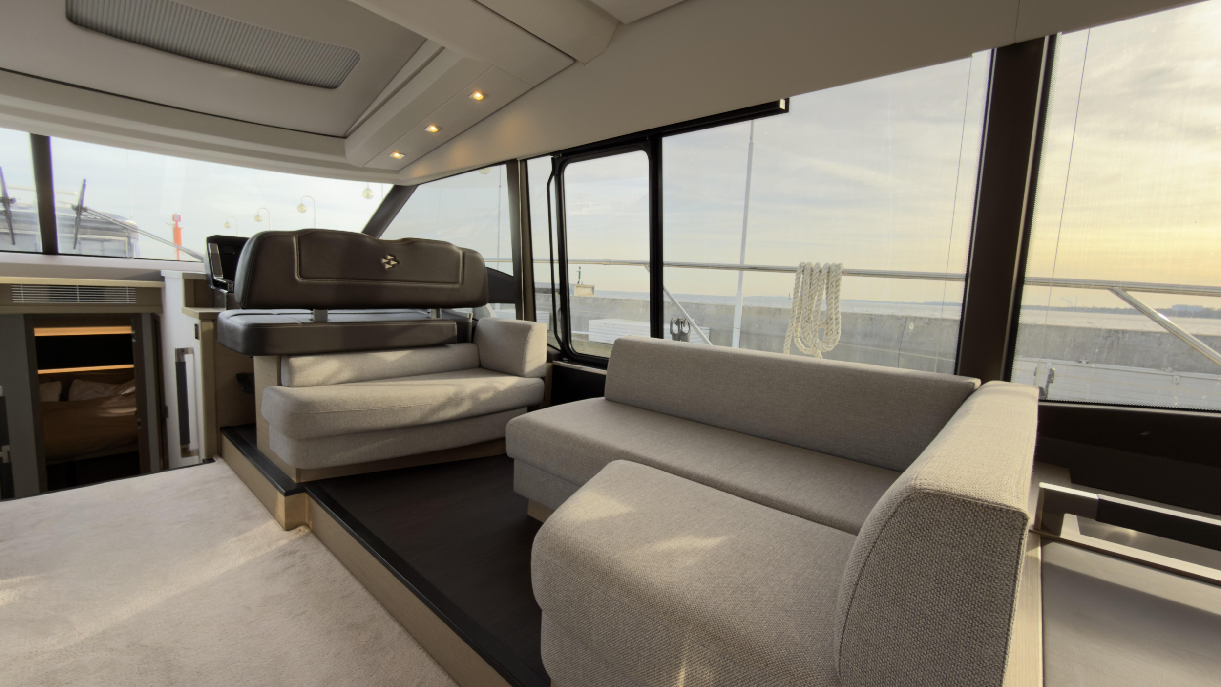 Prestige 590 Fly — photo 13
