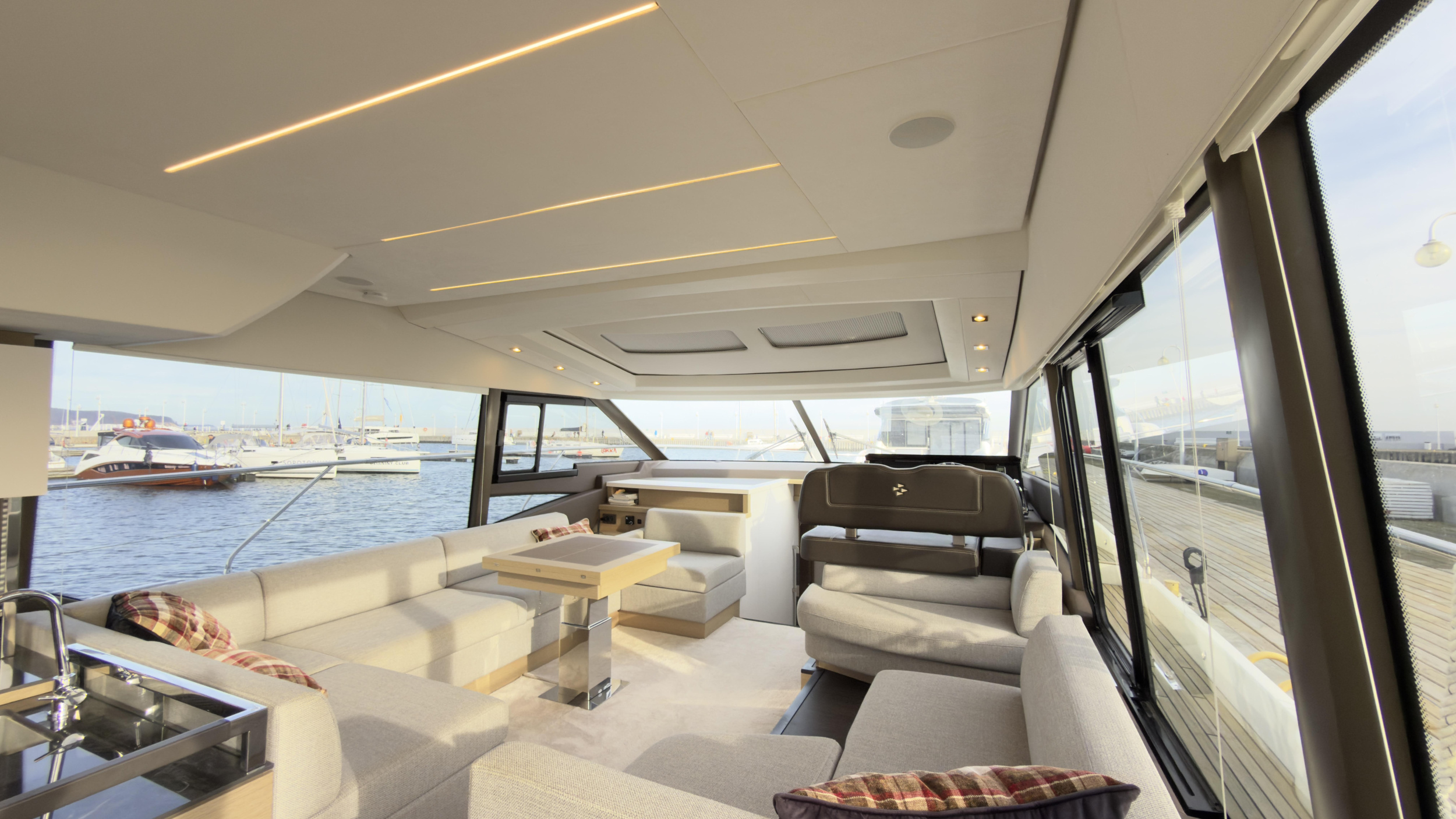 Prestige 590 Fly — photo 11
