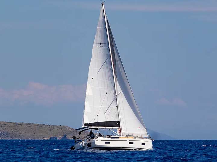 Bavaria C42 — photo 1
