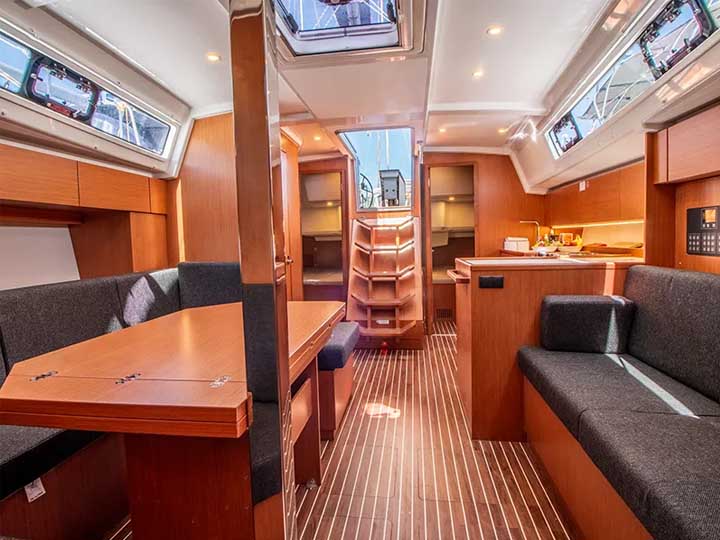 Bavaria C42 — photo 3