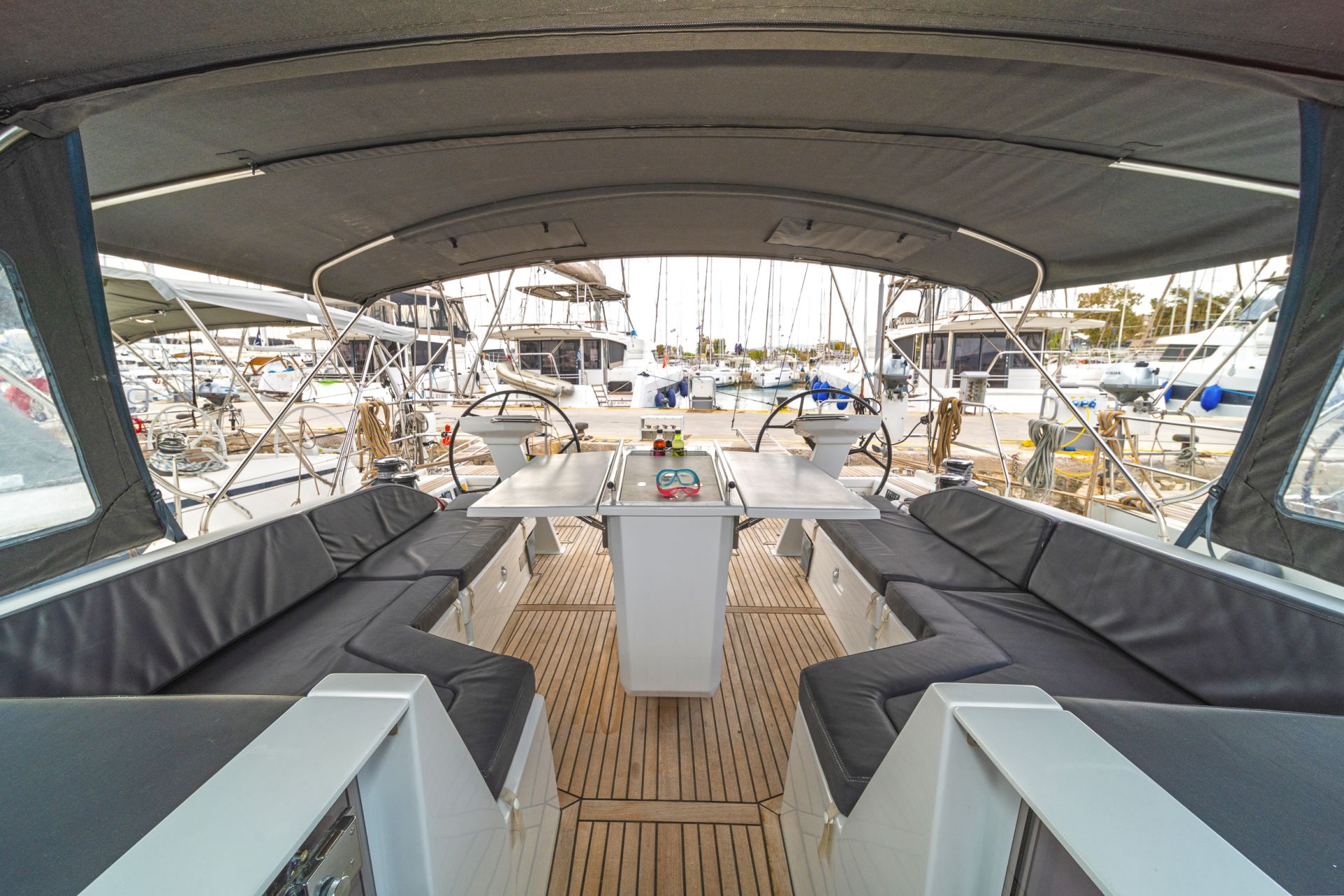 Oceanis 51.1 (5+1 cab) & GEN — photo 14
