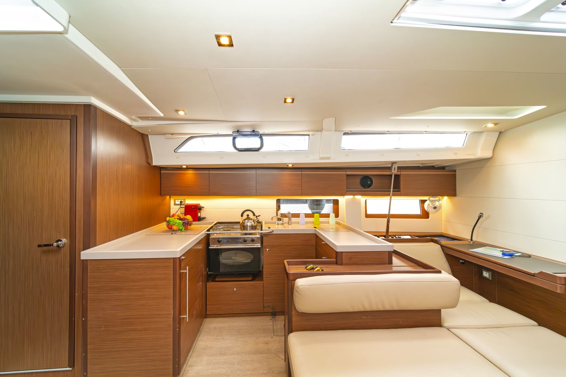 Oceanis 51.1 (5+1 cab) & GEN — photo 15