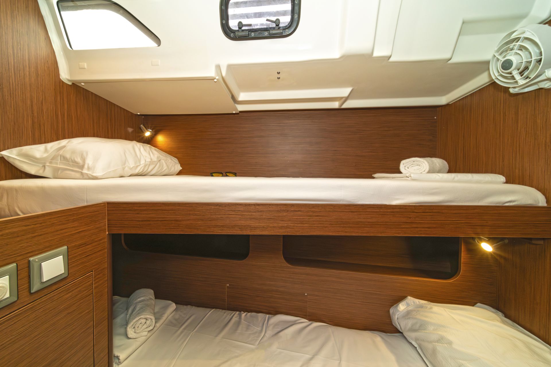 Oceanis 51.1 (5+1 cab) & GEN — photo 10