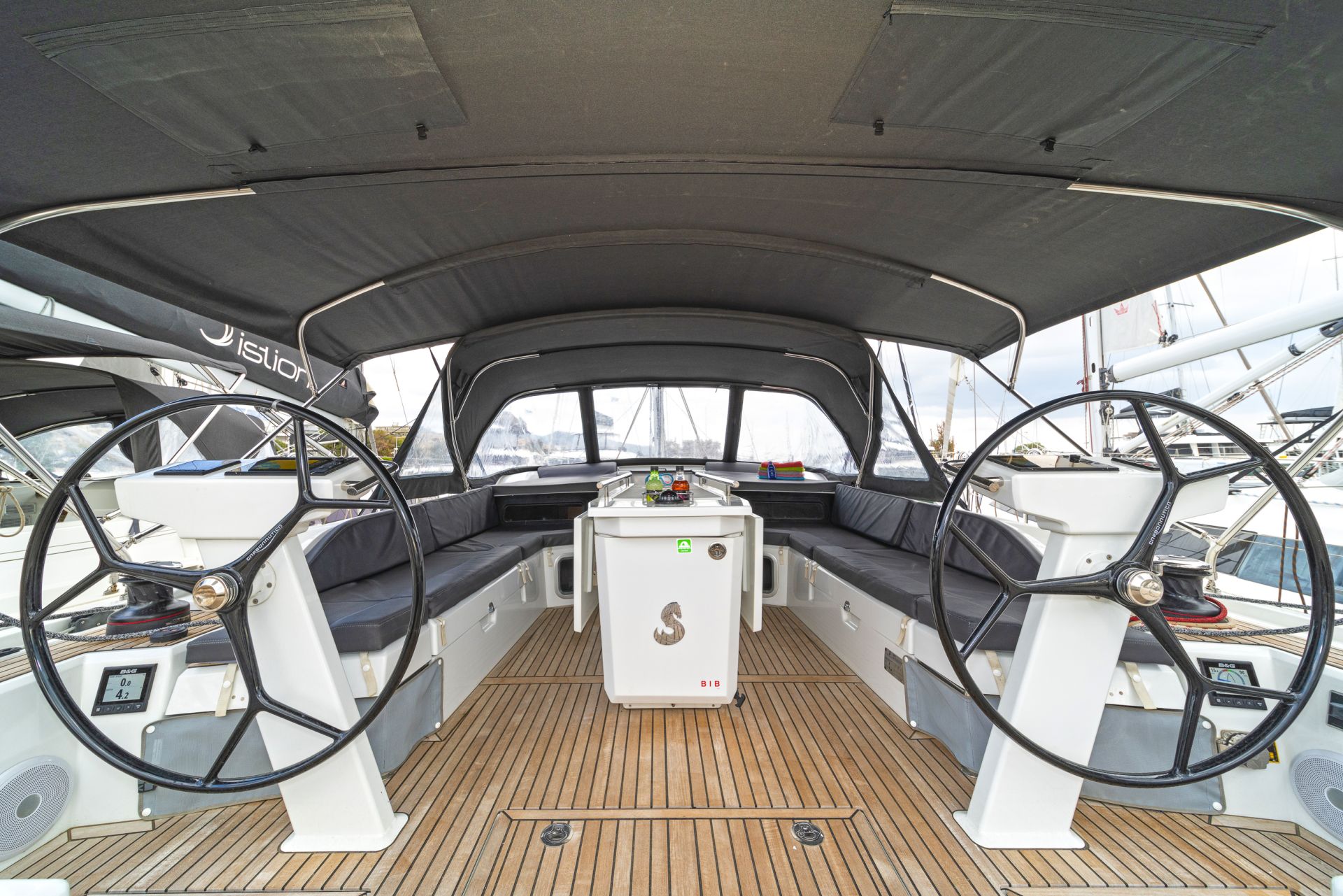Oceanis 51.1 (5+1 cab) & GEN — photo 9
