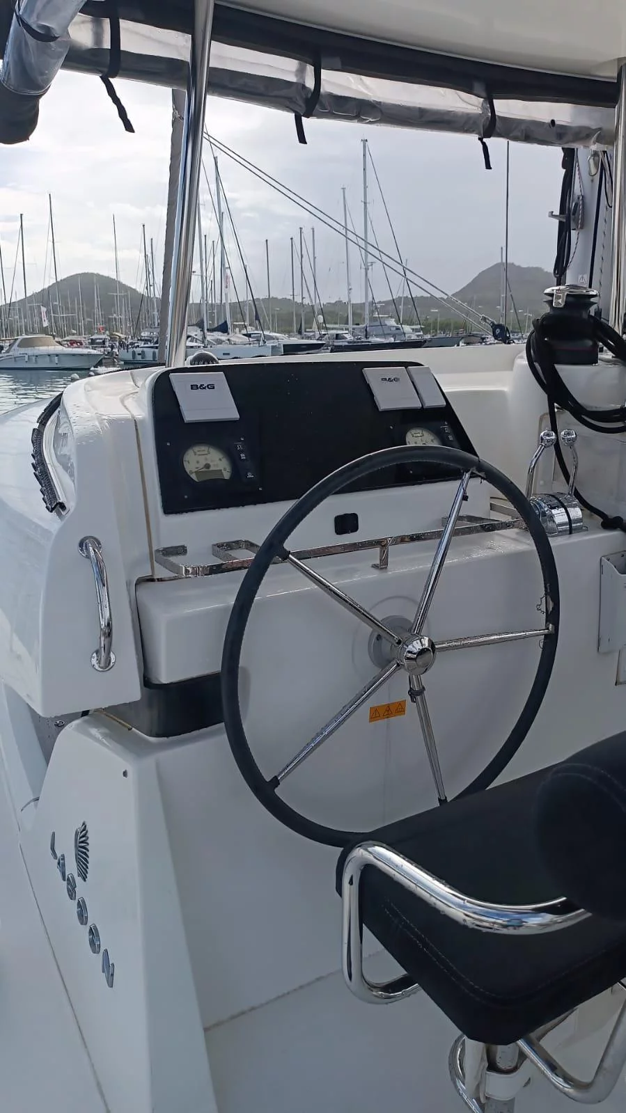 Lagoon 42 (Uiara) Navigation 2 - 33