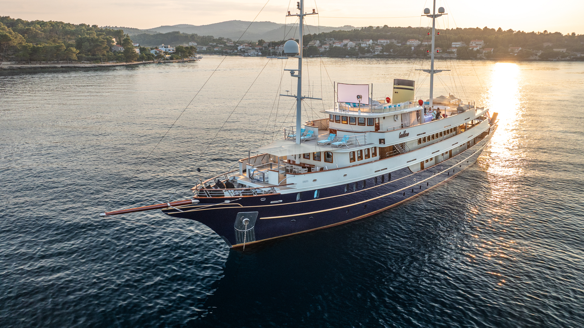 Luxury motoryacht — photo 40