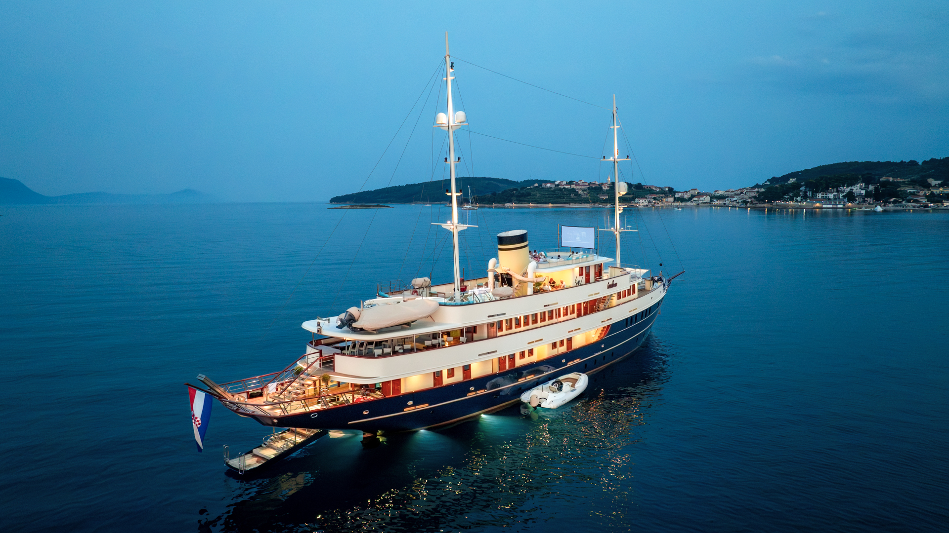Luxury motoryacht — photo 23