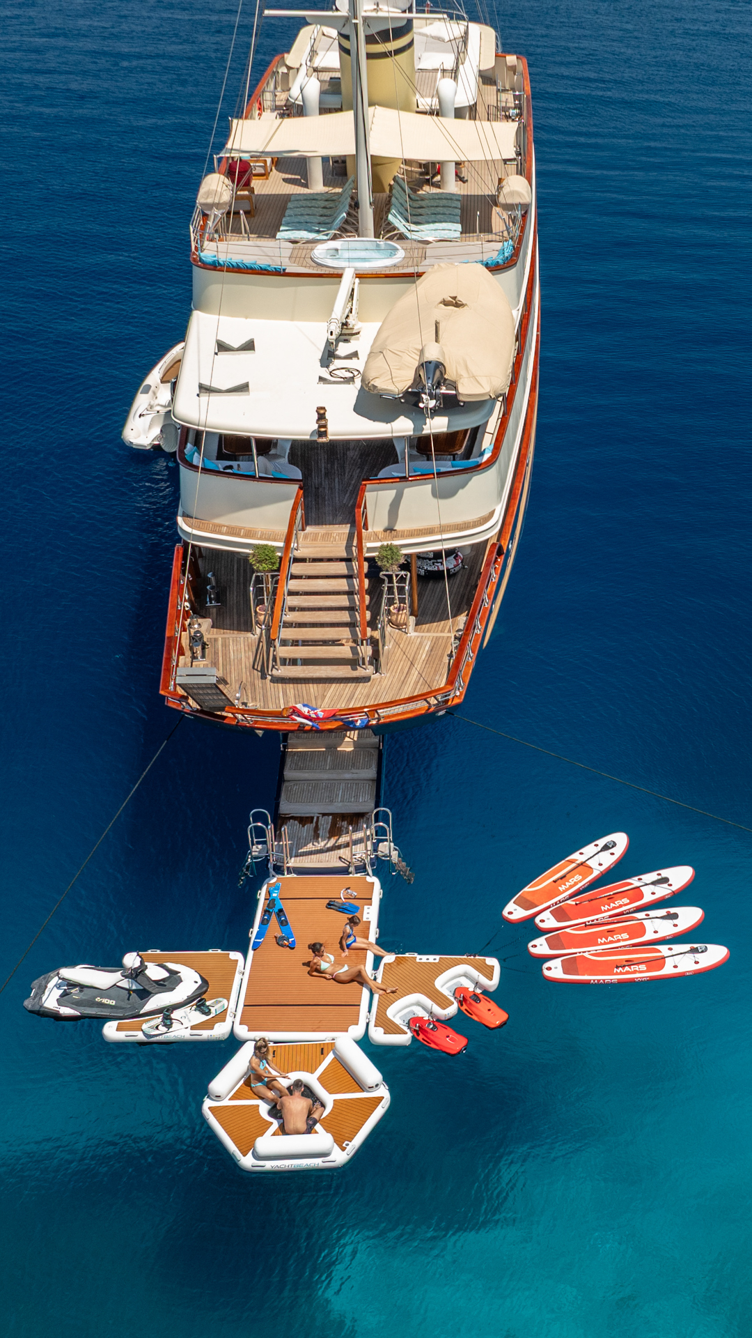 Luxury motoryacht — photo 21