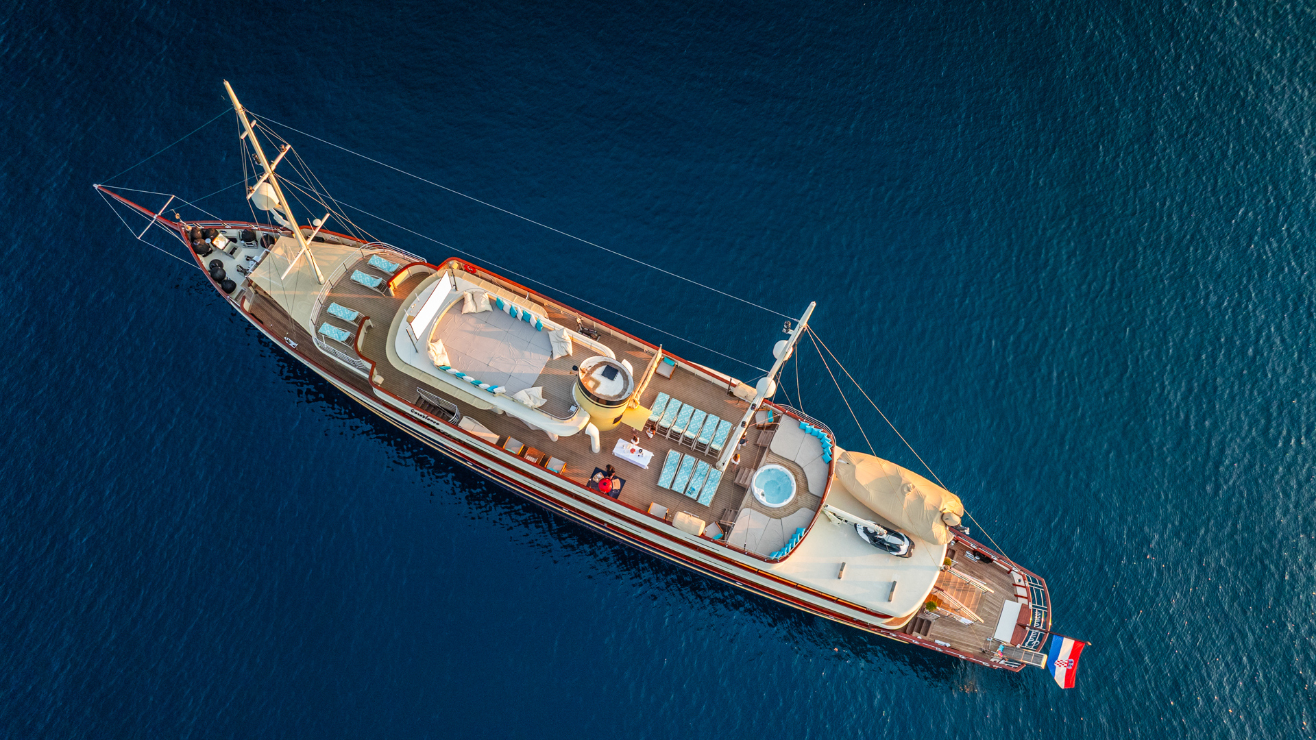 Luxury motoryacht — photo 7