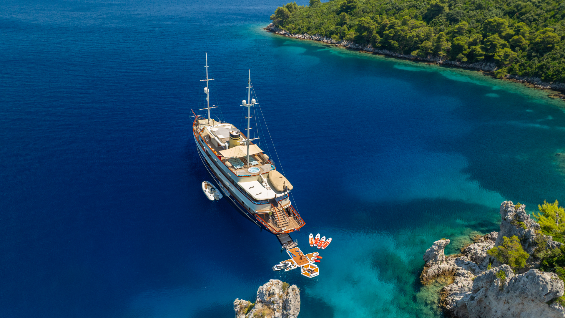 Luxury motoryacht — photo 11