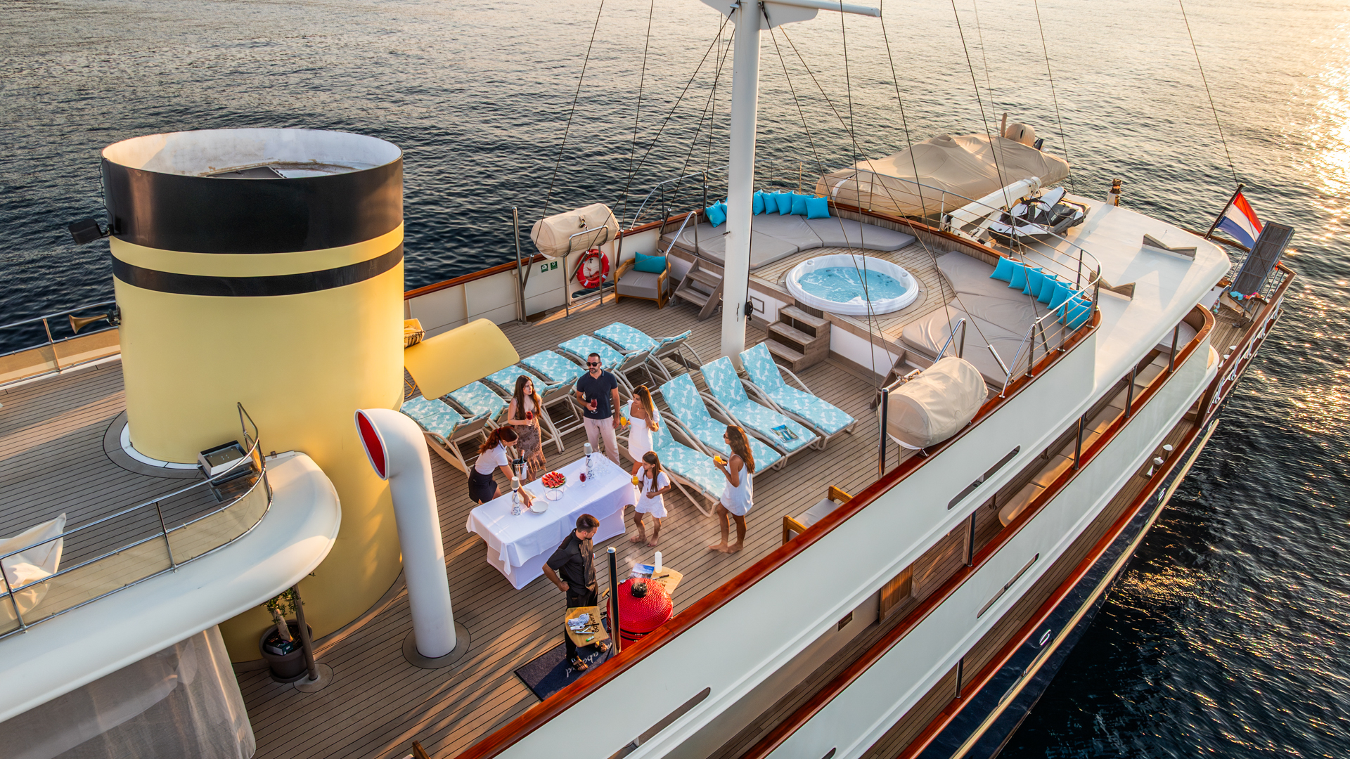 Luxury motoryacht — photo 6