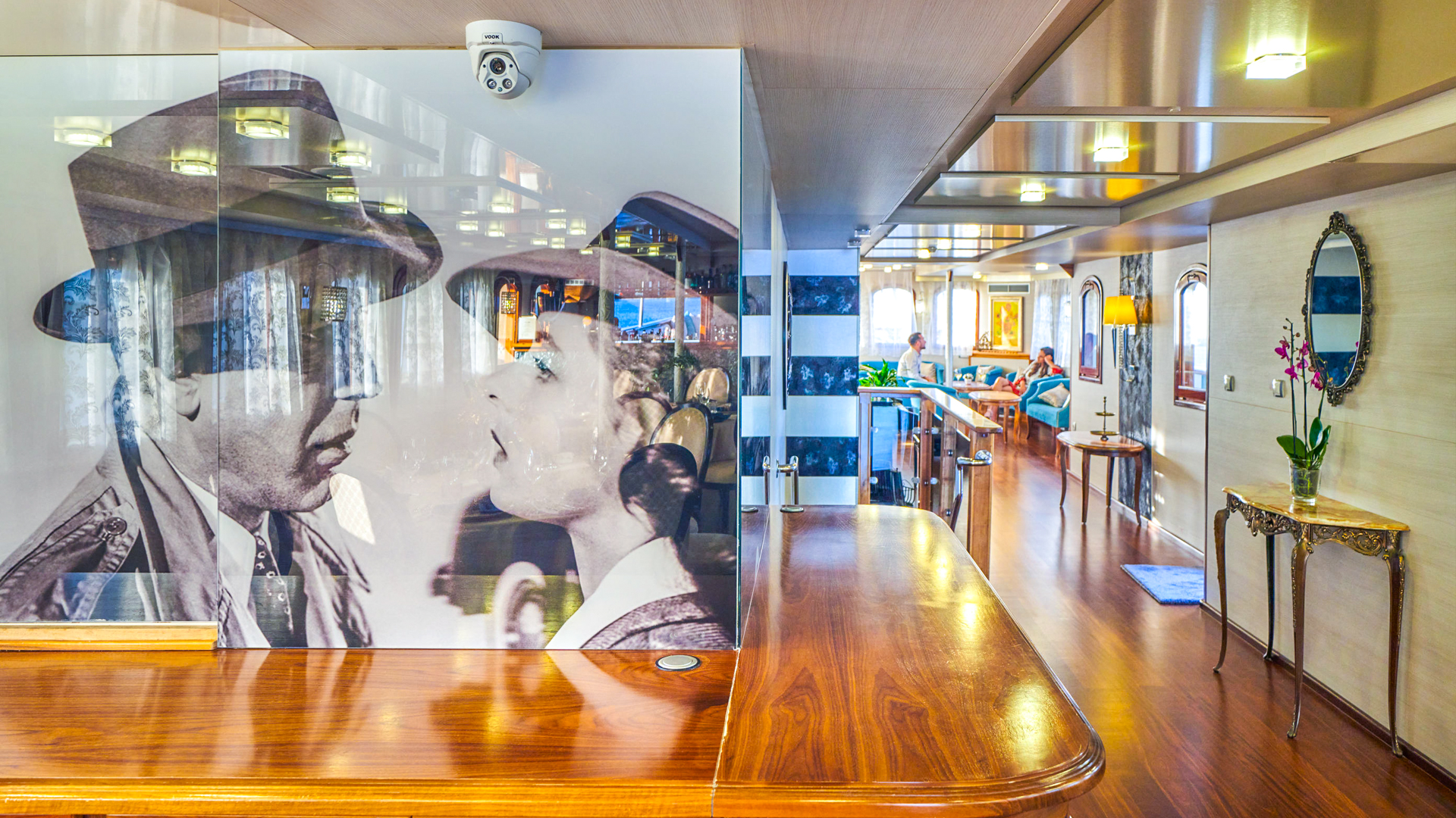 Luxury motoryacht — photo 10