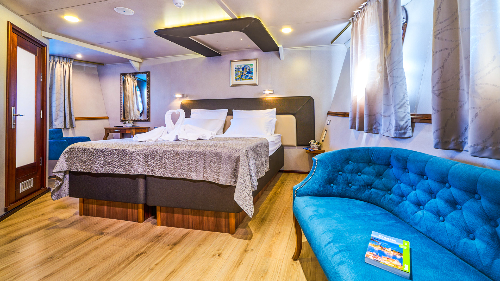 Luxury motoryacht — photo 32