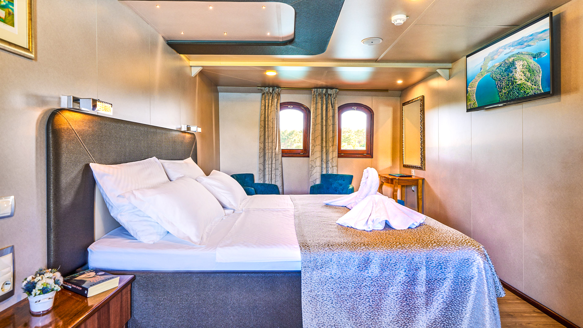 Luxury motoryacht — photo 38