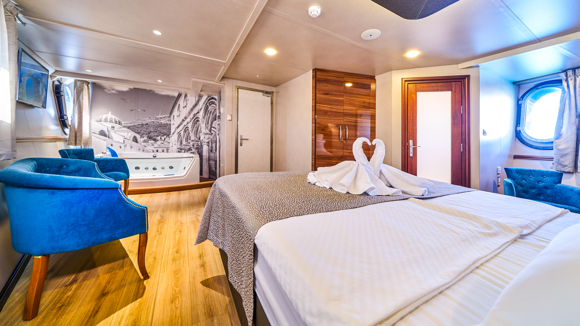 Luxury motoryacht — photo 8