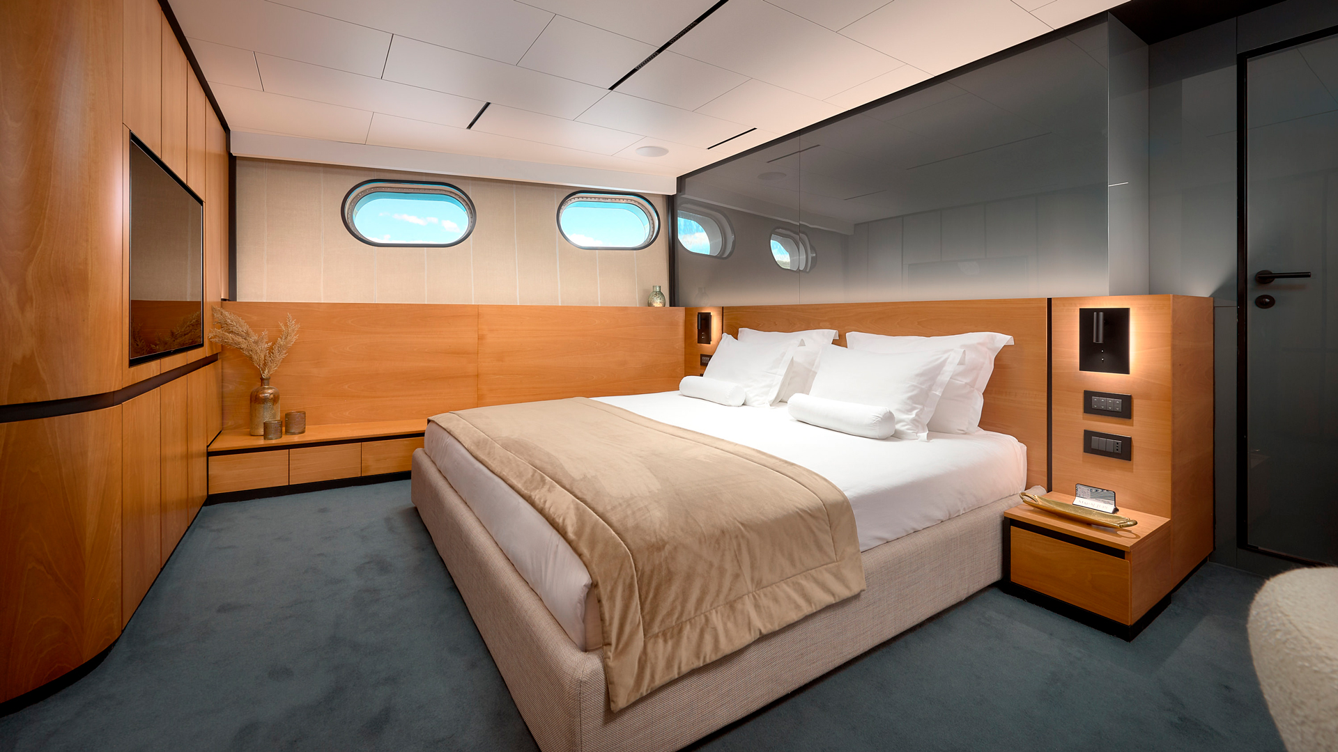 Luxury Motor Sailer M — photo 27
