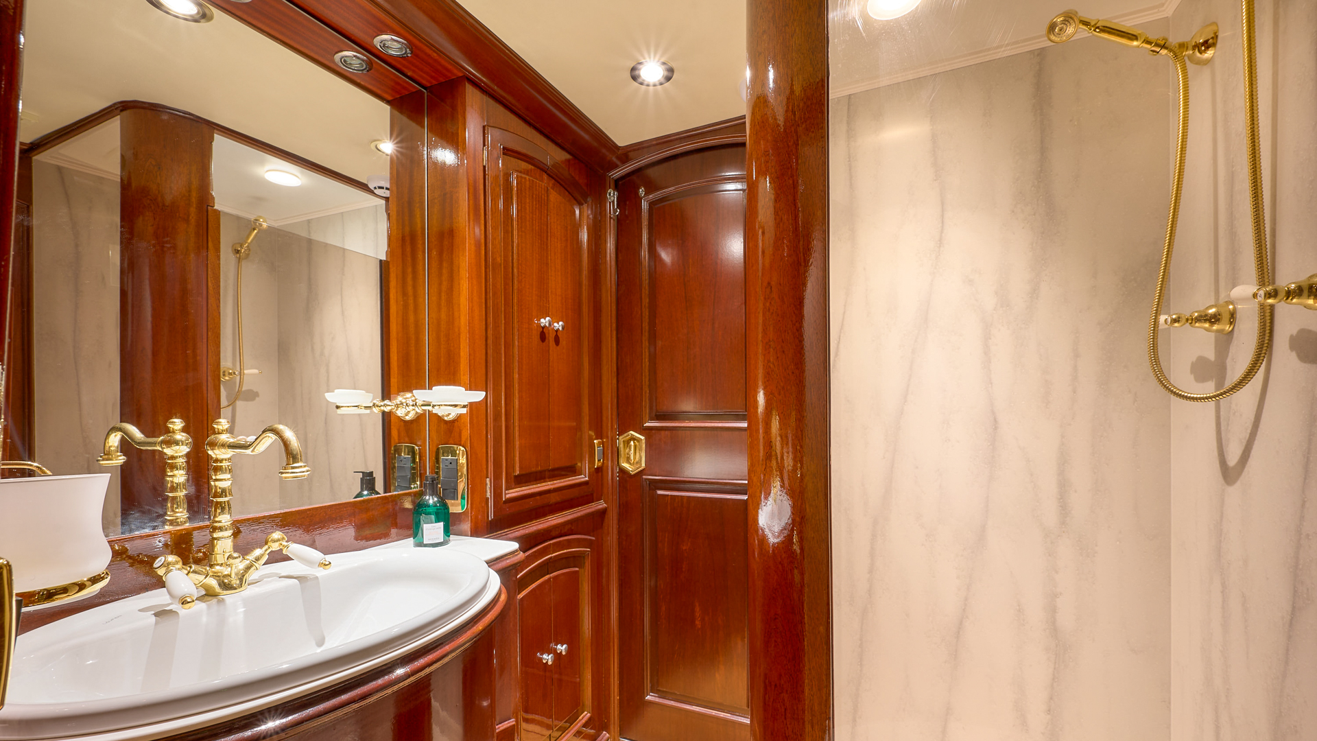 Benetti Classic 115 — photo 17