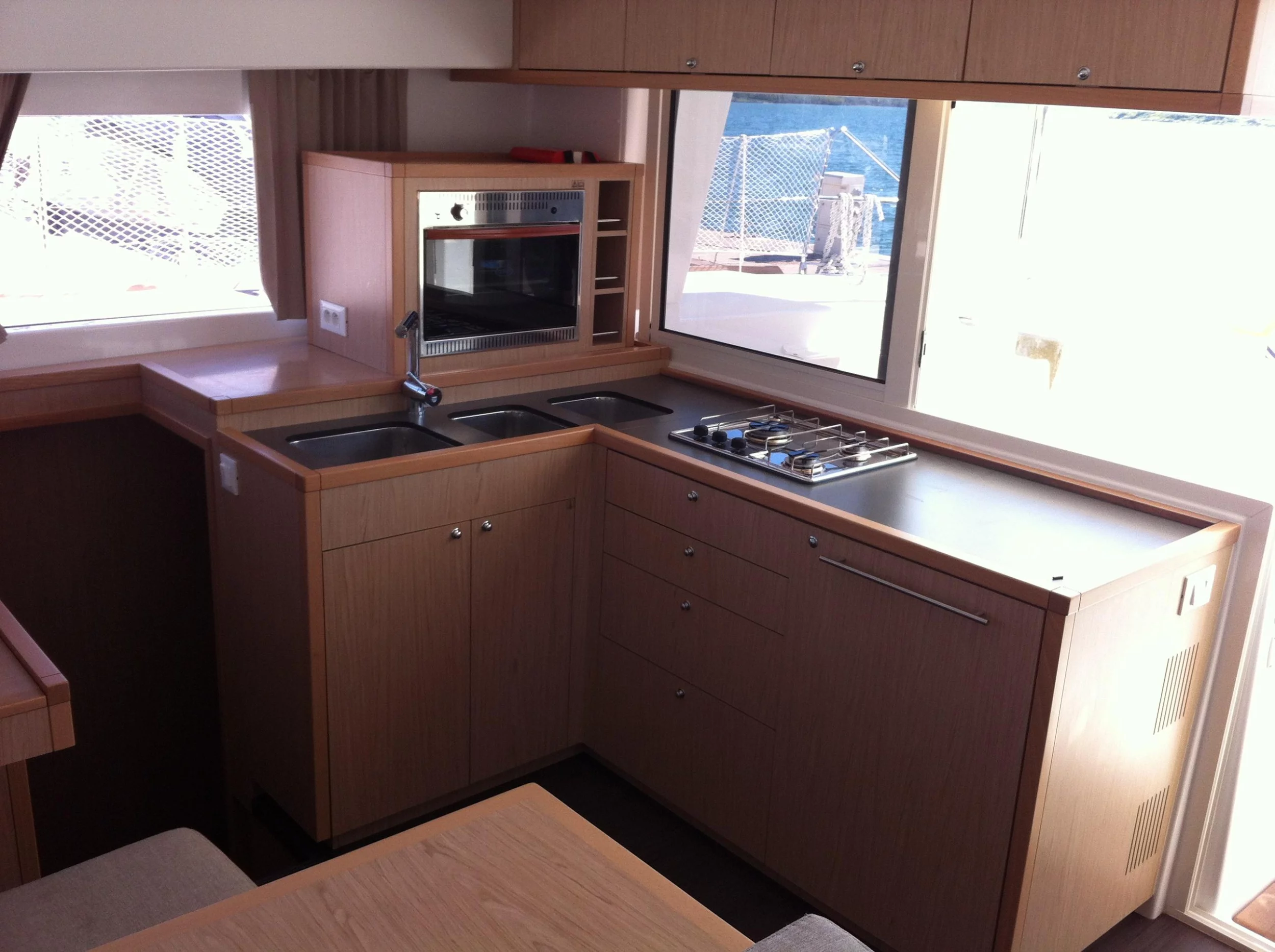 Lagoon 400 S2 (Evelina) photo - 4