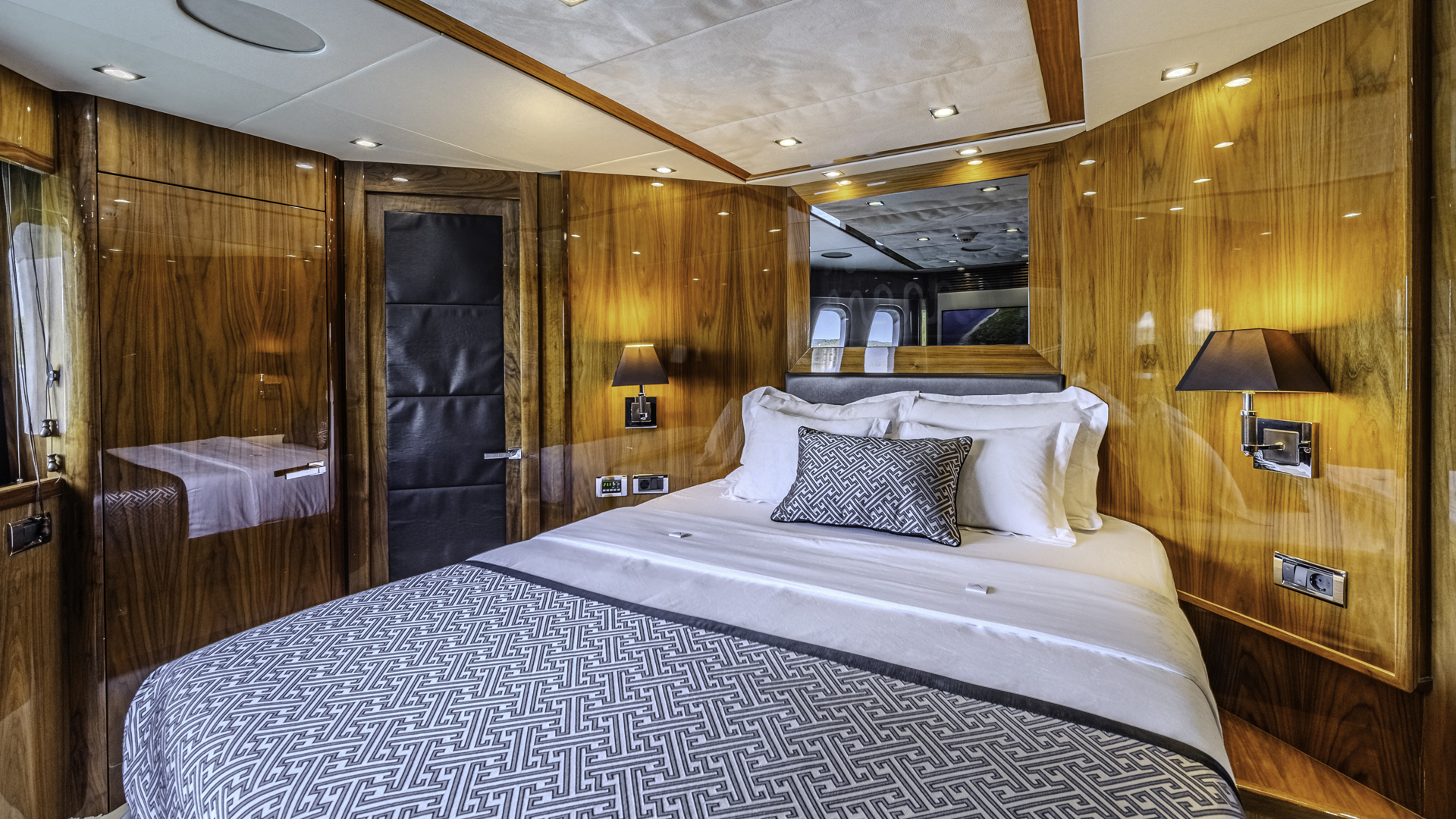 Sunseeker Yacht 34M — photo 21